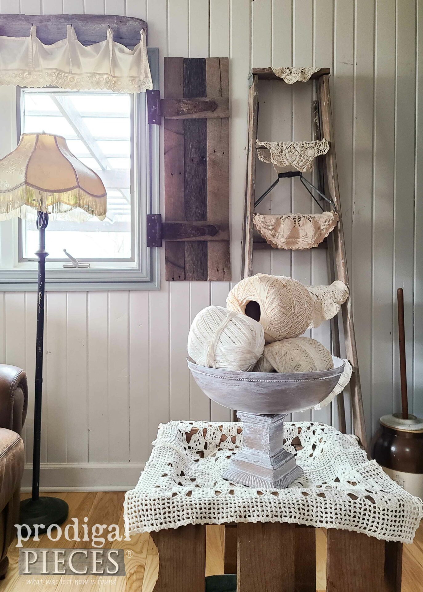 Farmhouse Style Family Room Decor for Thrifty Update by Larissa of Prodigal Pieces | prodigalpieces.com #prodigalpieces #farmhouse #thrifted #diy