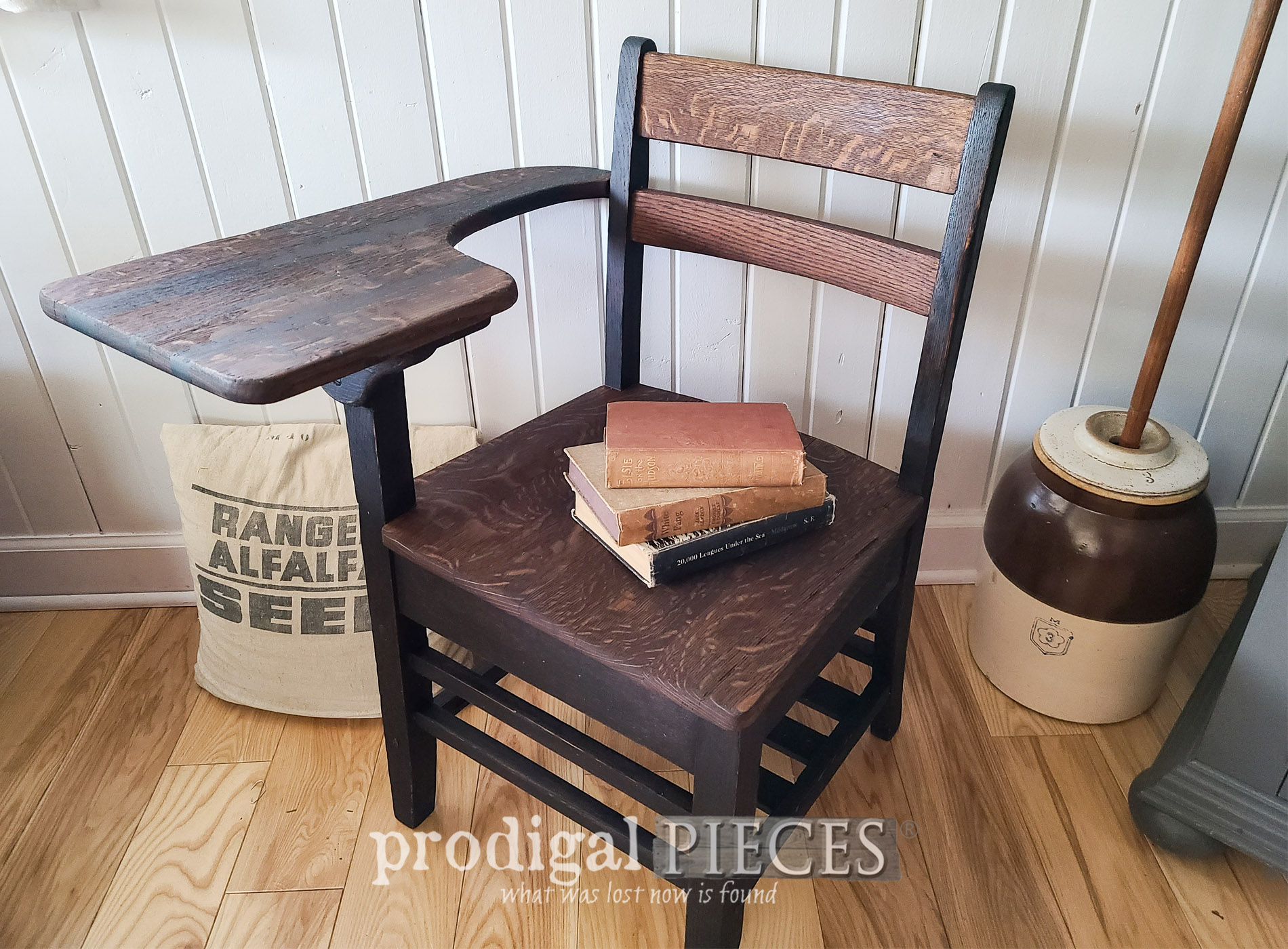 Featured Vintage School Desk Refresh with Paint & Stain by Larissa of Prodigal Pieces | prodigalpieces.com #prodigalpieces #furniture #diy #farmhouse