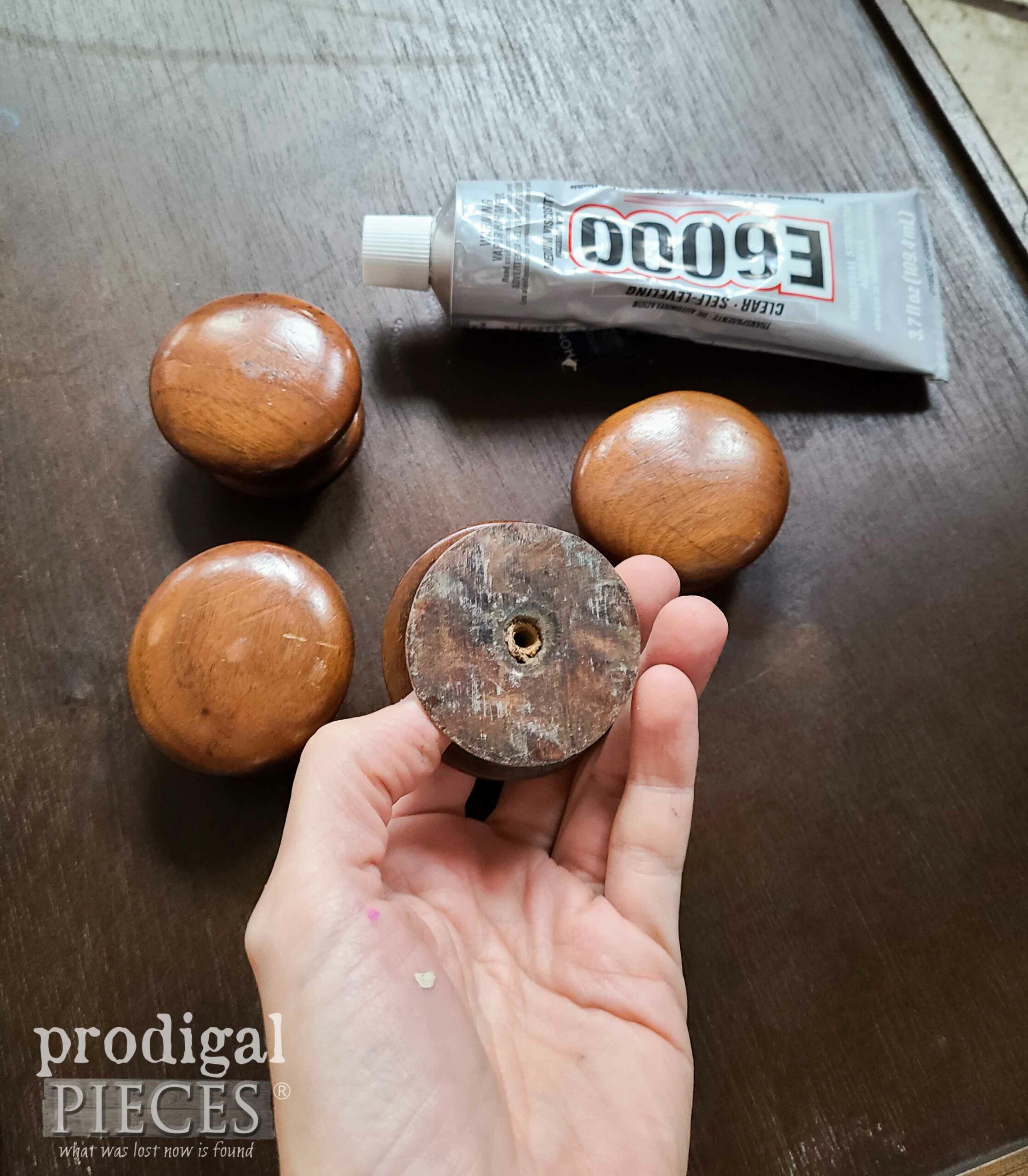 Upcycled Dresser Knobs for Thrift Store Tray Makeover | prodigalpieces.com #prodigalpieces