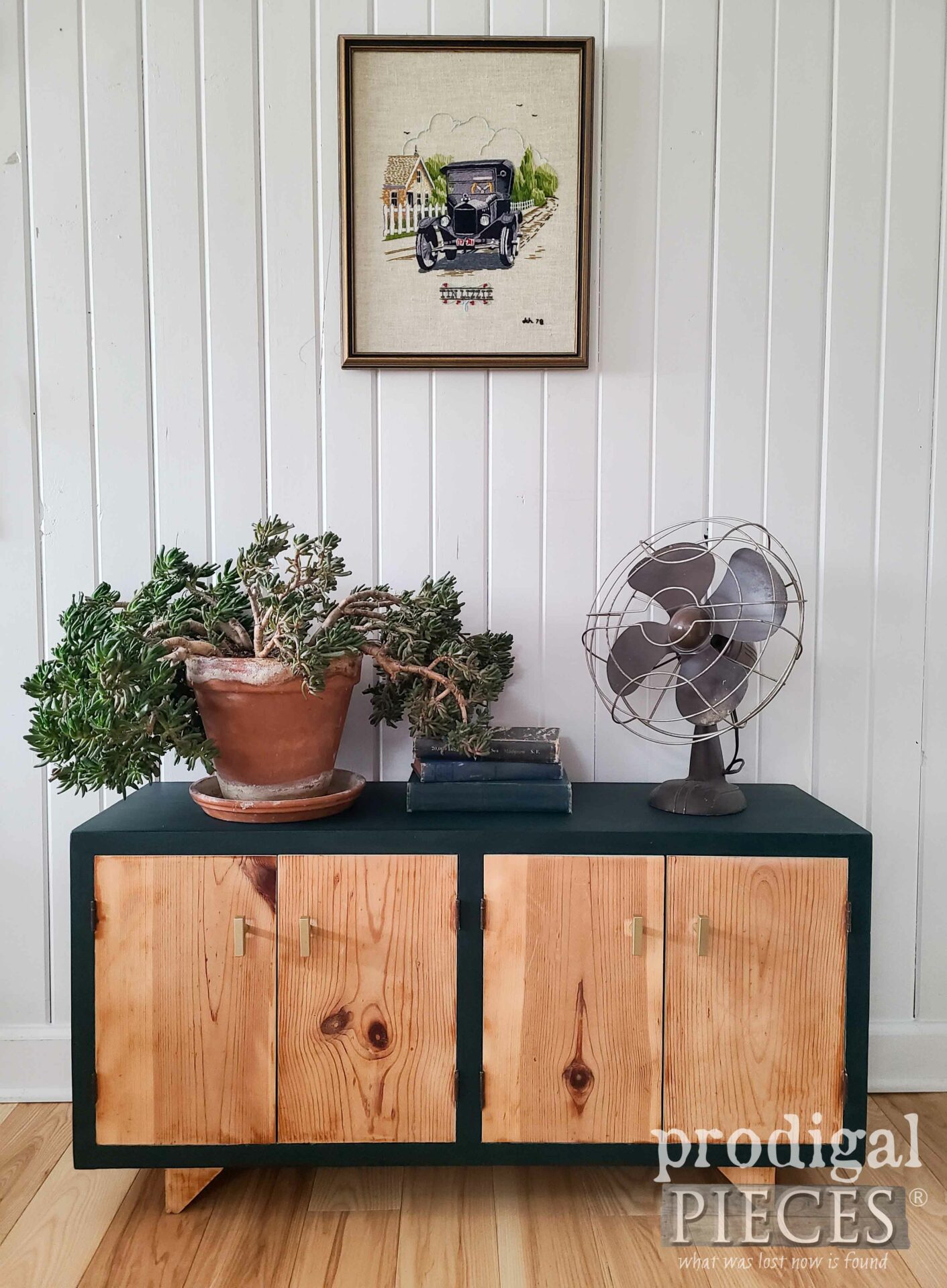 A Mid-Century Modern Wood Console Makeover by Larissa of Prodigal Pieces | prodigalpieces.com #prodigalpieces #furniture #modern #diy