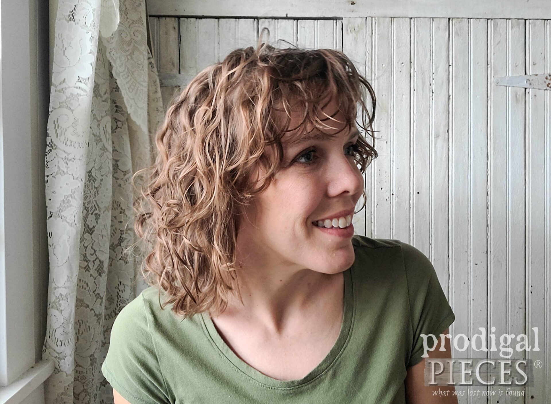 Side View of DIY Layered Wavy Haircut by Larissa of Prodigal Pieces | prodigalpieces.com #prodigalpieces #ladies #hair