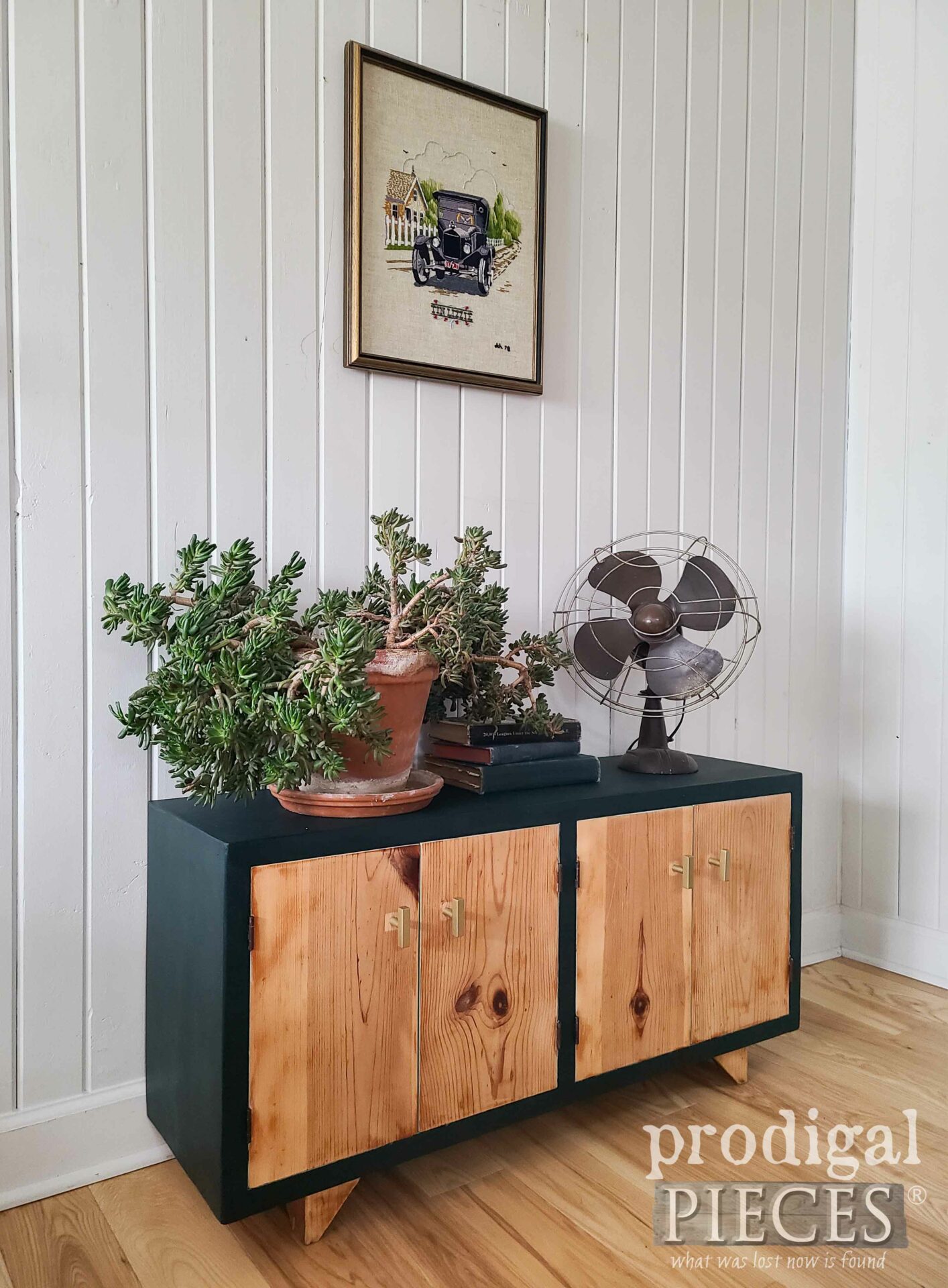 Side View of Wood Console Makeover by Larissa of Prodigal Pieces | prodigalpieces.com #prodigalpieces #modern #homedecor