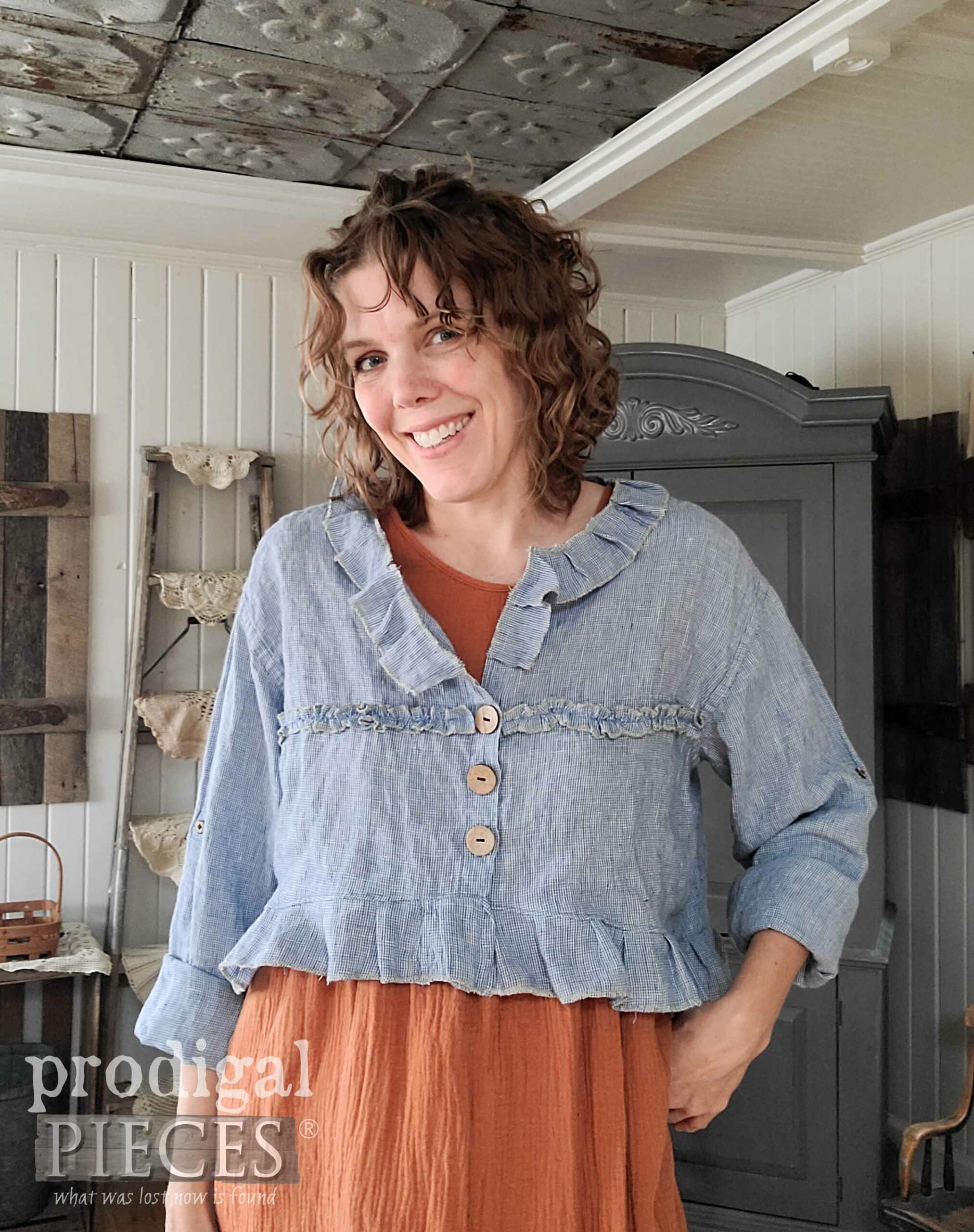 Larissa of Prodigal Pieces in her Refashioned Linen Jacket from a Thrifted Shirt | prodigalpiecesc.om #prodigalpieces #linen #handmade #refashioned #fashion