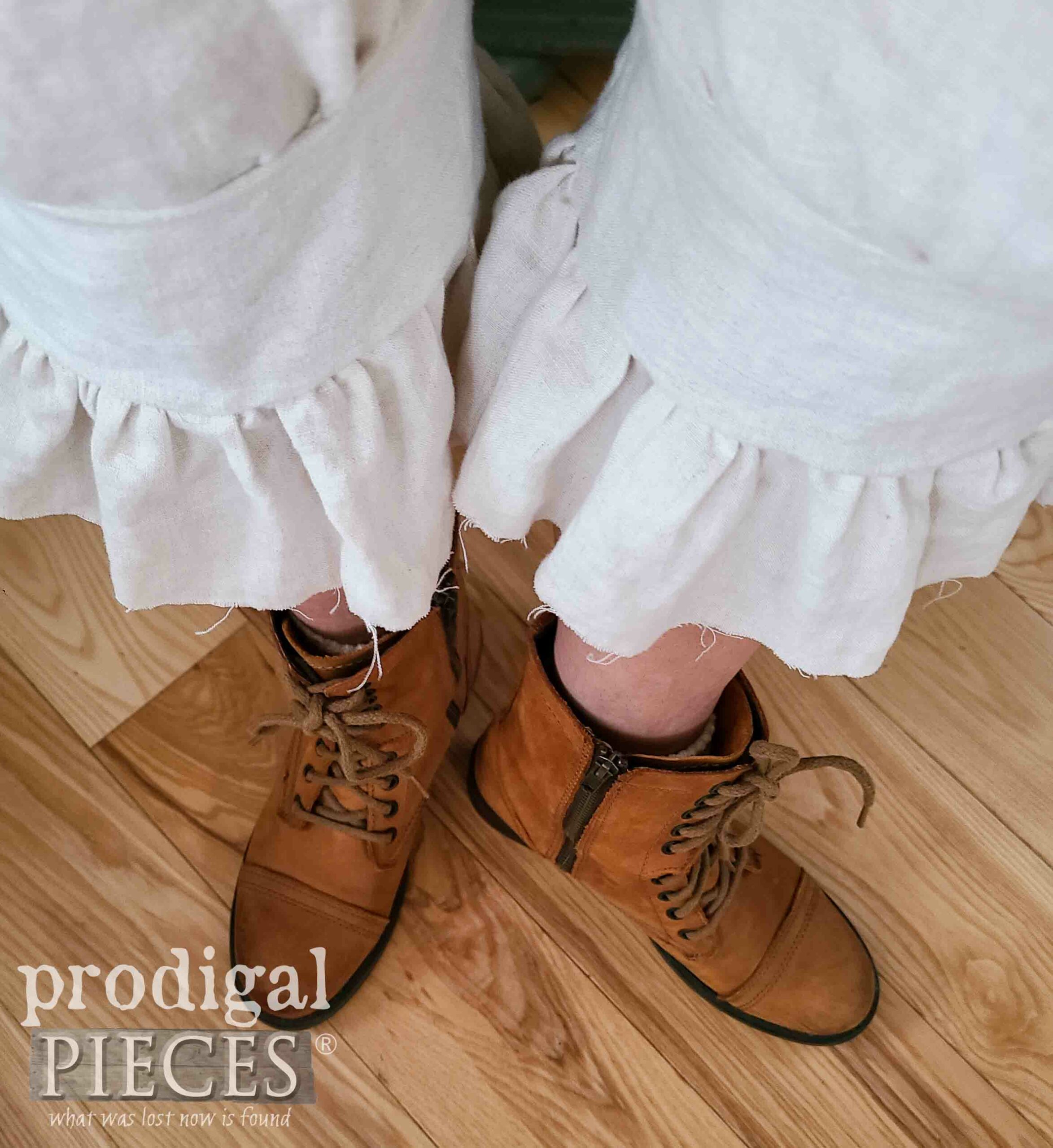 Refashioned Linen Bloomers from Bedsheet by Larissa of Prodigal Pieces | prodigalpieces.com #prodigalpieces #linen #fashion #upcycled