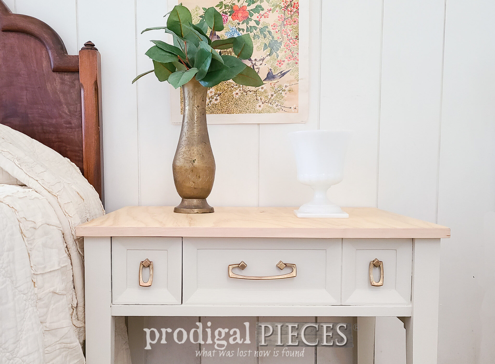 Featured Vintage Sewing Machine Upcycled into Nightstand Side Table by Larissa of Prodigal Pieces | prodigalpieces.com #prodigalpieces #furniture