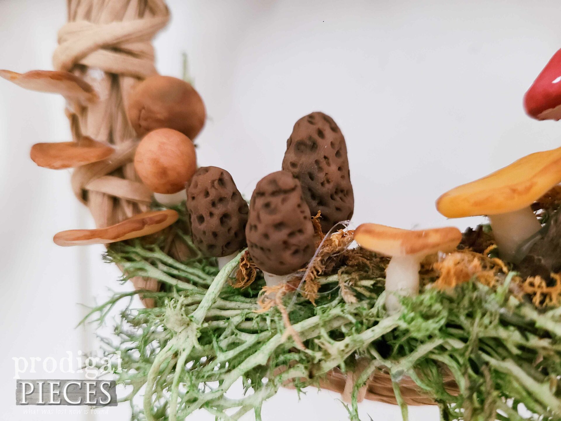 Mini Morel Mushrooms in Wreath by Larissa of Prodigal Pieces | prodigalpieces.com #prodigalpieces #mushrooms #crafts #spring