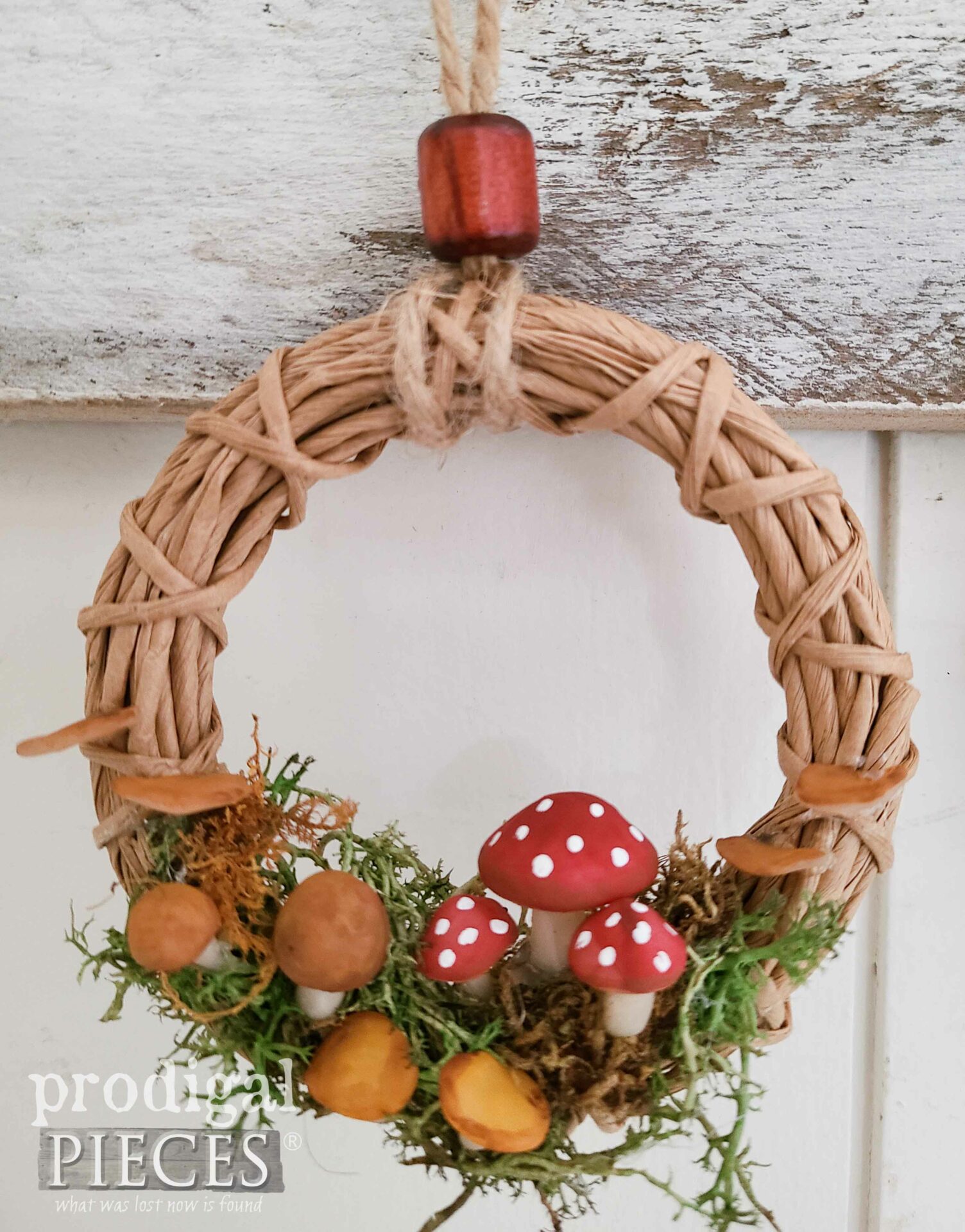Mushroom Mini Wreath for Spring Decor by Larissa of Prodigal Pieces | prodigalpieces.com #prodigalpieces #spirng #diy