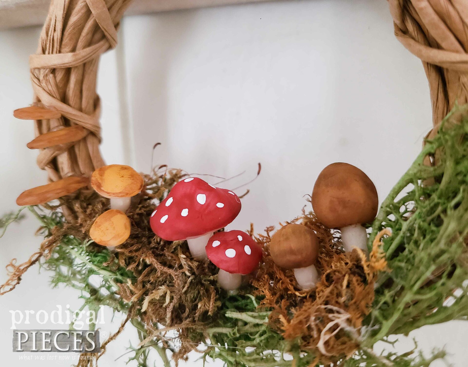 Toadstool Mini Mushrooms by Larissa of Prodigal Pieces | prodigalpieces.com #prodigalpieces #mushrooms #crafts #diy