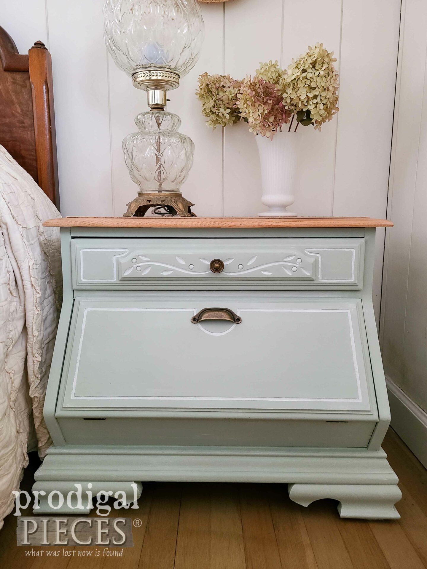 Vintage Farmhouse Chest Nightstand Makeover by Larissa of Prodigal Pieces | prodigalpieces.com #prodigalpieces #farmhouse #bedroom