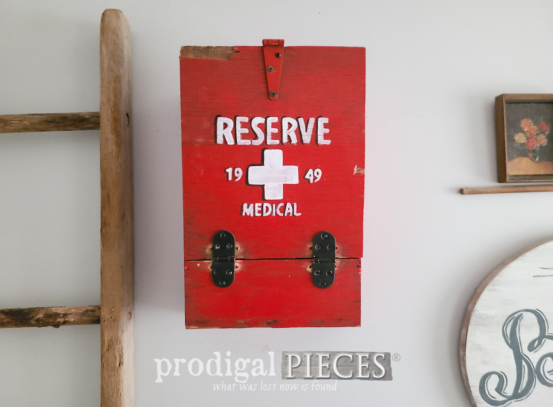 Featured Antique Medical Box from Curbside Trash by Larissa of Prodigal Pieces | prodigalpieces.com #prodigalpieces #diy #upcycled #farmhouse