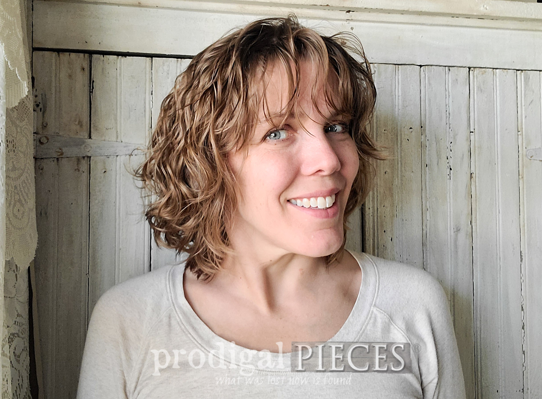 Featured Updated DIY Wavy Haircut Tutorial by Larissa of Prodigal Pieces | prodigalpieces.com #prodigalpieces #diy #hair