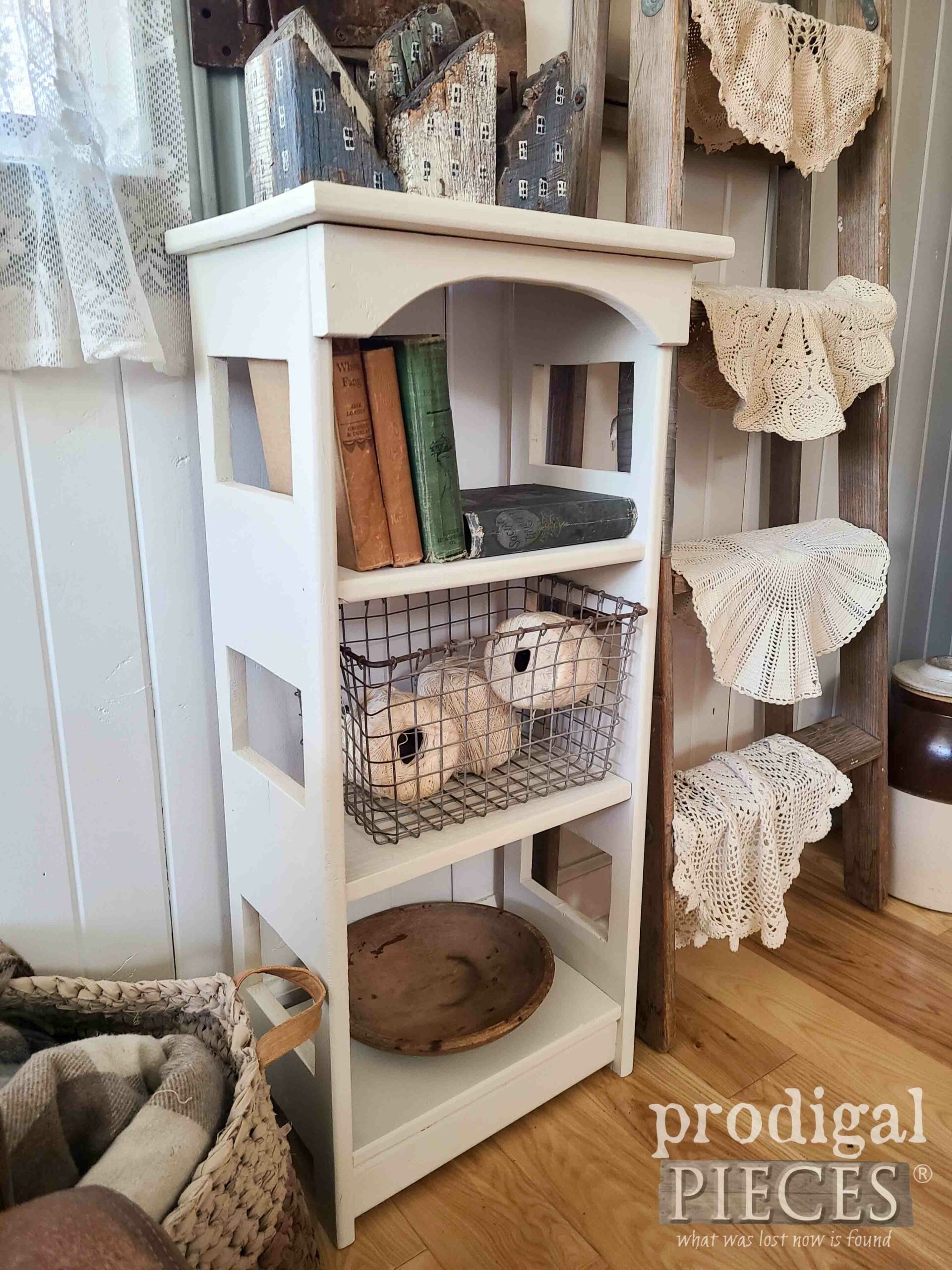 Upcycled Bookshelf from Curbside Find by Larissa of Prodigal Pieces | prodigalpieces.com #prodigalpieces #diy #farmhouse #vintage