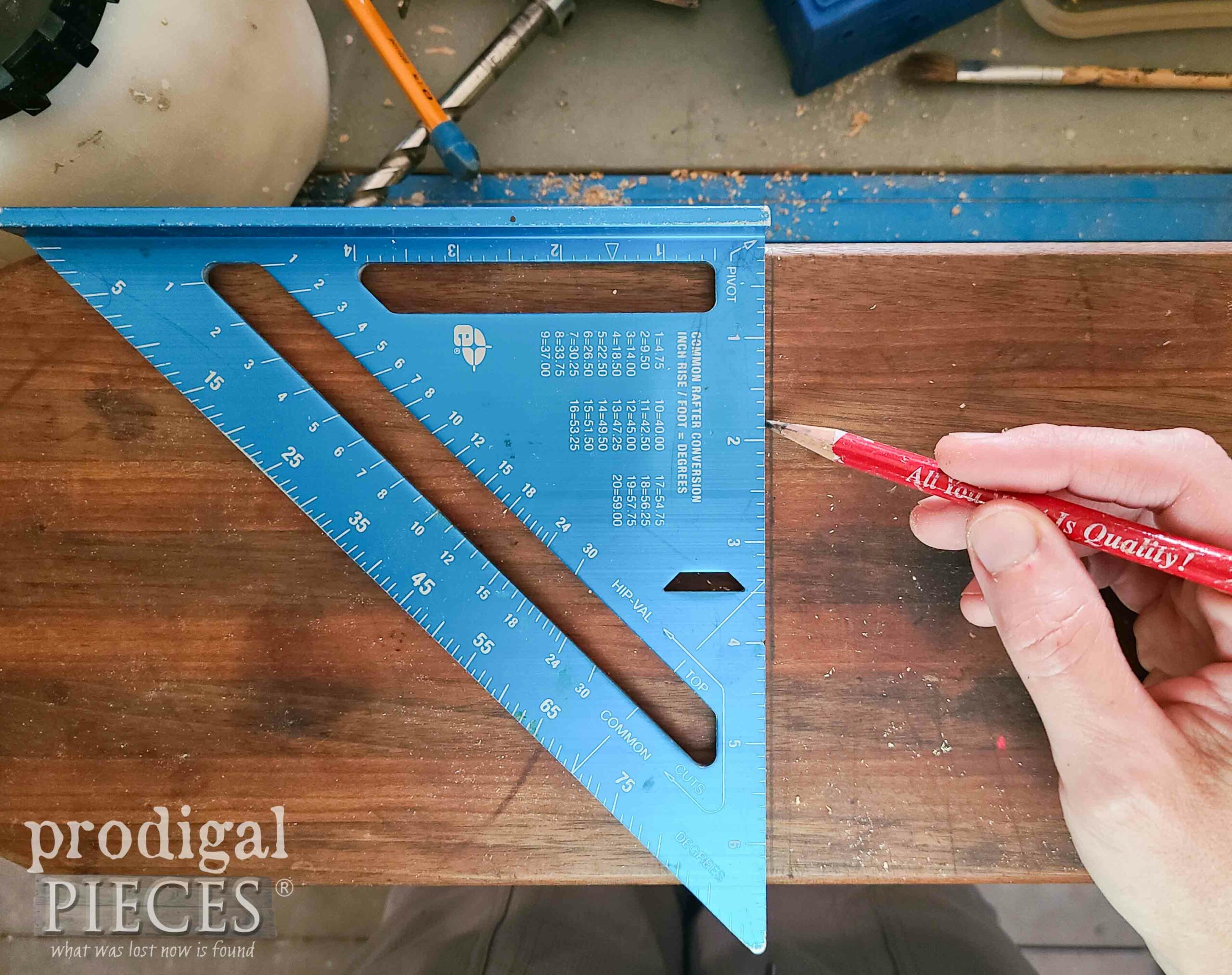 Builder's Square to Find Center of Upcycled Wooden Trivet | prodigalpieces.com #prodigalpieces