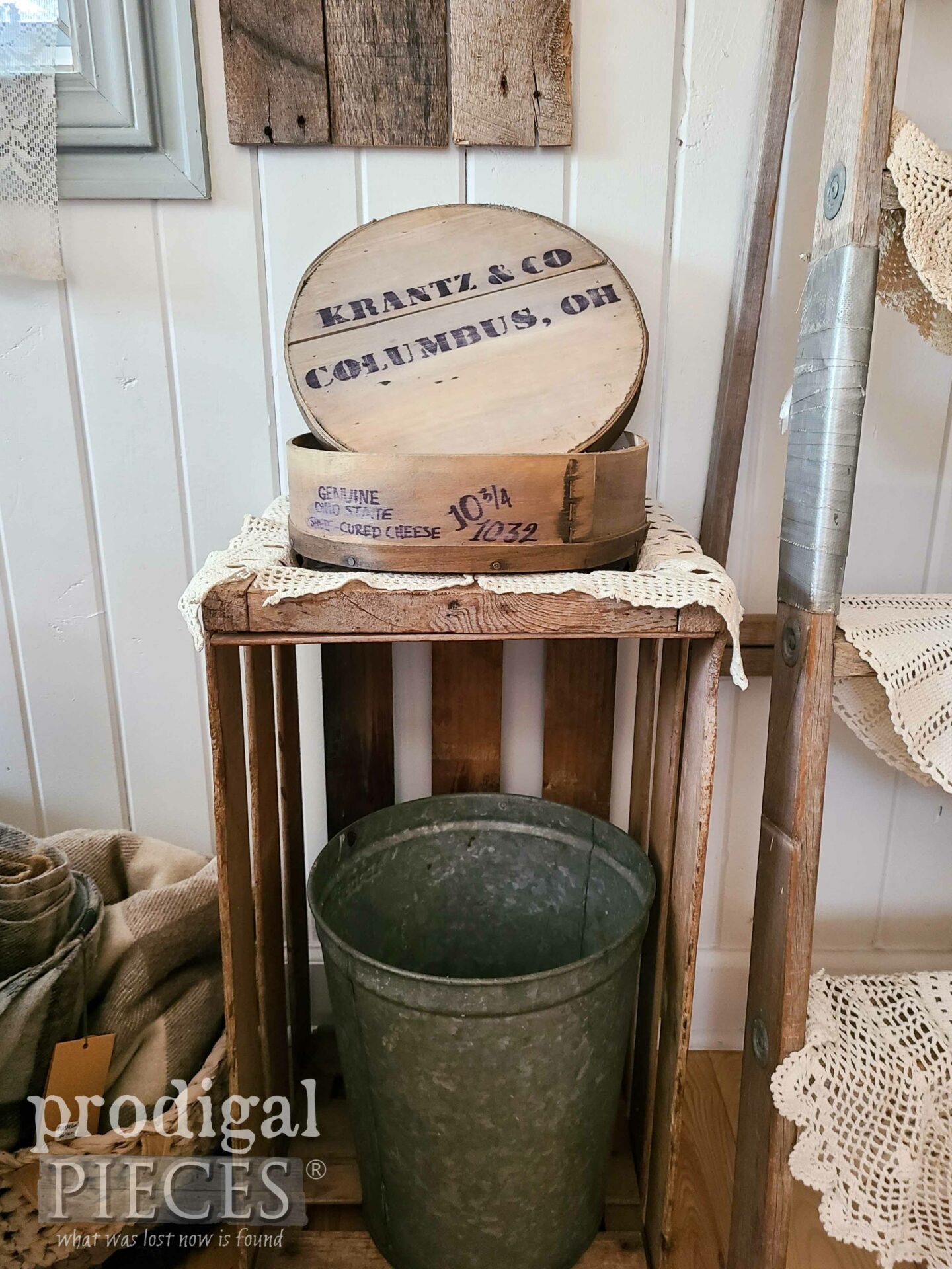 DIY Antique Cheese Box with Graphics by Larissa of Prodigal Pieces | prodigalpieces.com #prodigalpieces #farmhouse #antique