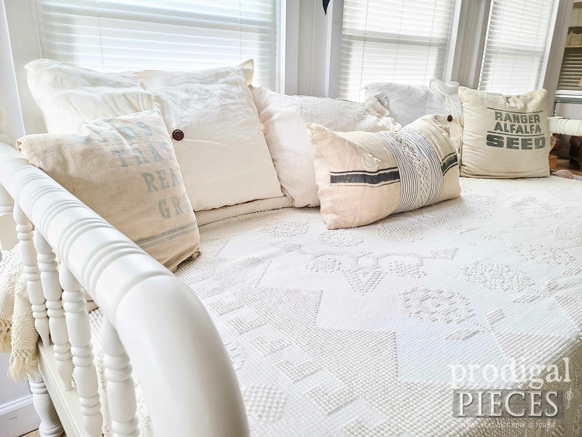 Farmhouse Style Bedding on DIY Daybed by Larissa of Prodigal Pieces | prodigalpieces.com #prodigalpieces #farmhouse #bedding
