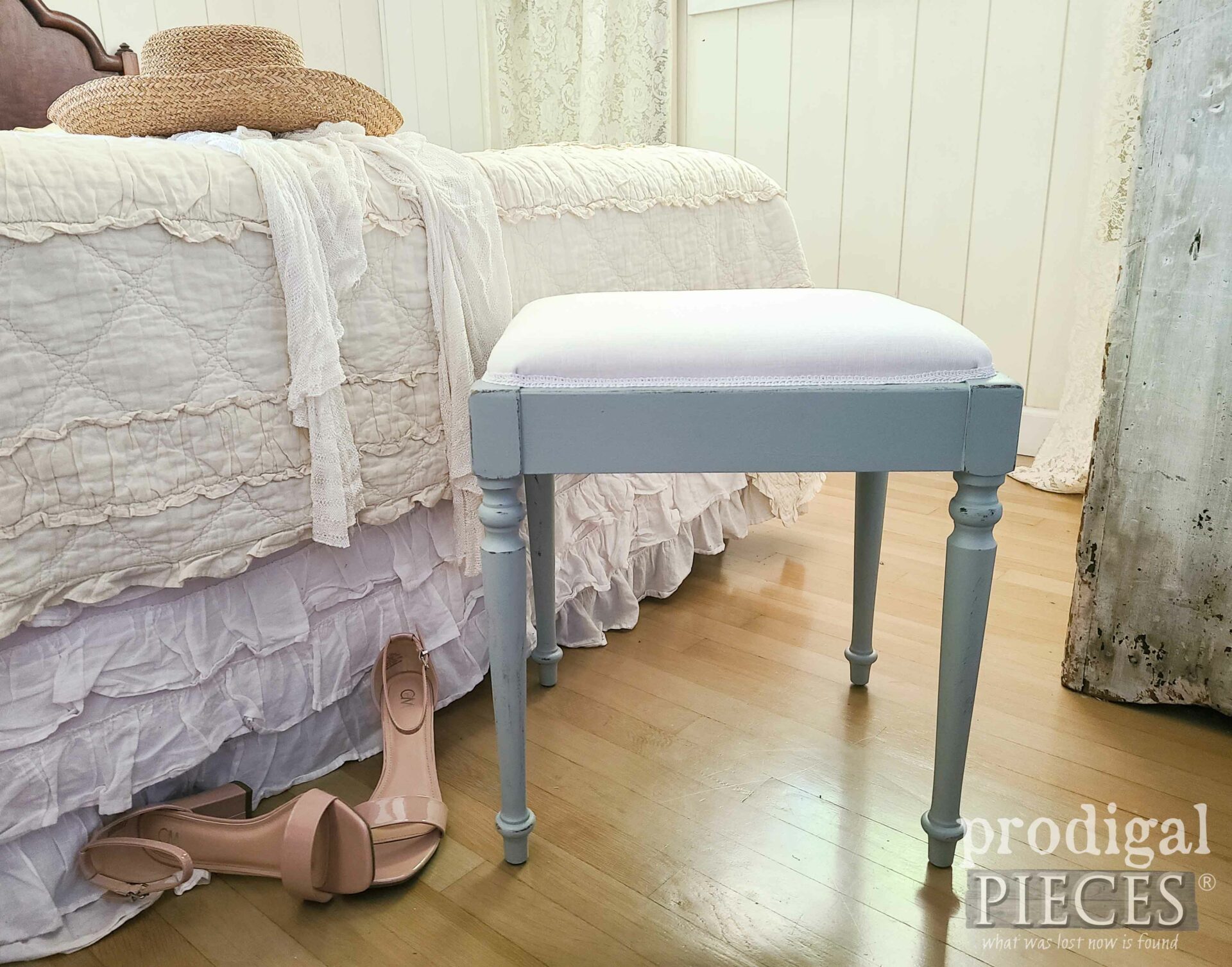 DIY Linen Vanity Seat Upholstery by Larissa of Prodigal Pieces | prodigalpieces.com #prodigalpieces #linen #diy