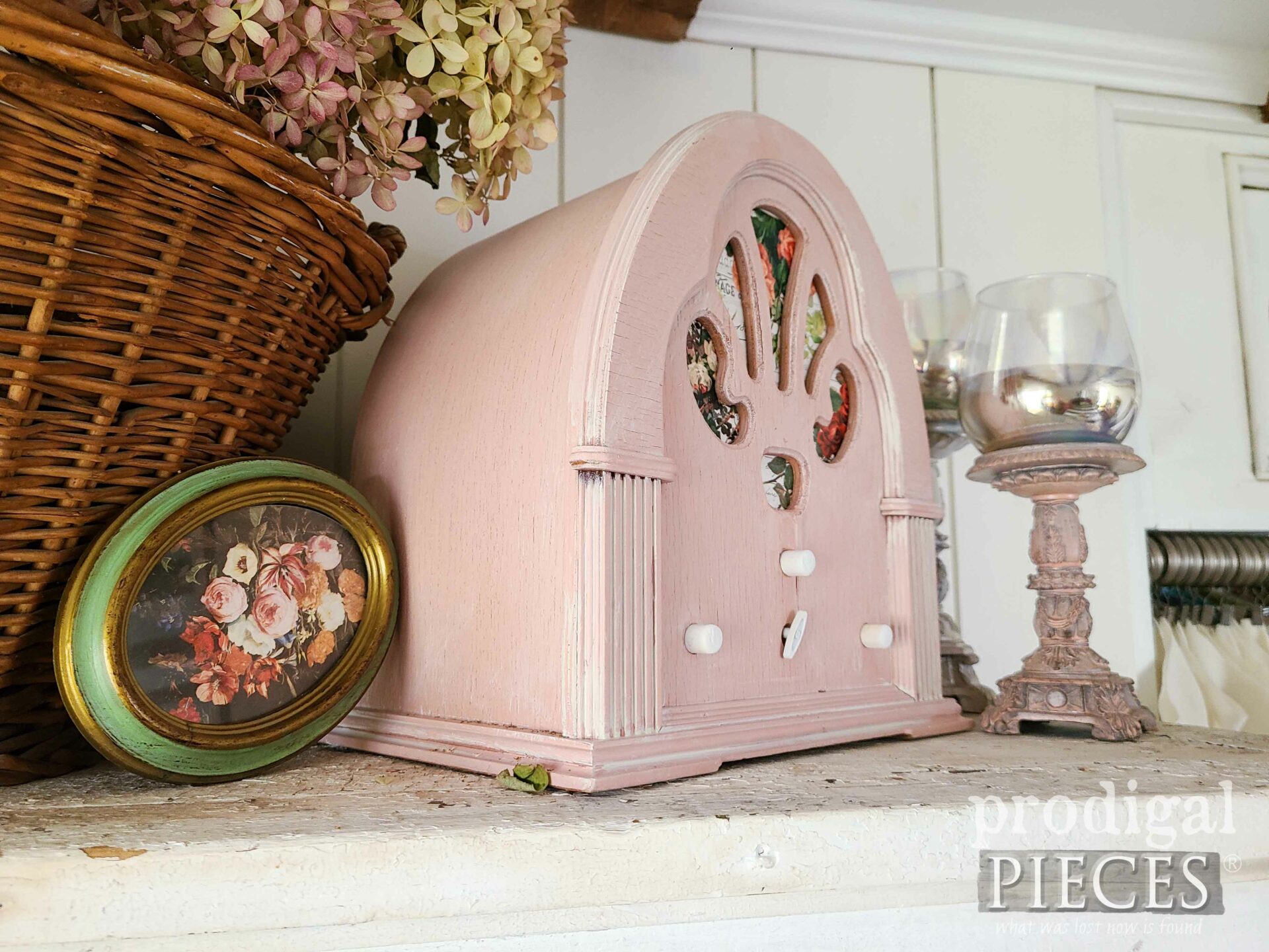 Shabby Chic Antique Radio Upcycled into Music Box Light by Larissa of Prodigal Pieces | prodigalpieces.com #prodigalpieces #pink #radio #upcycled