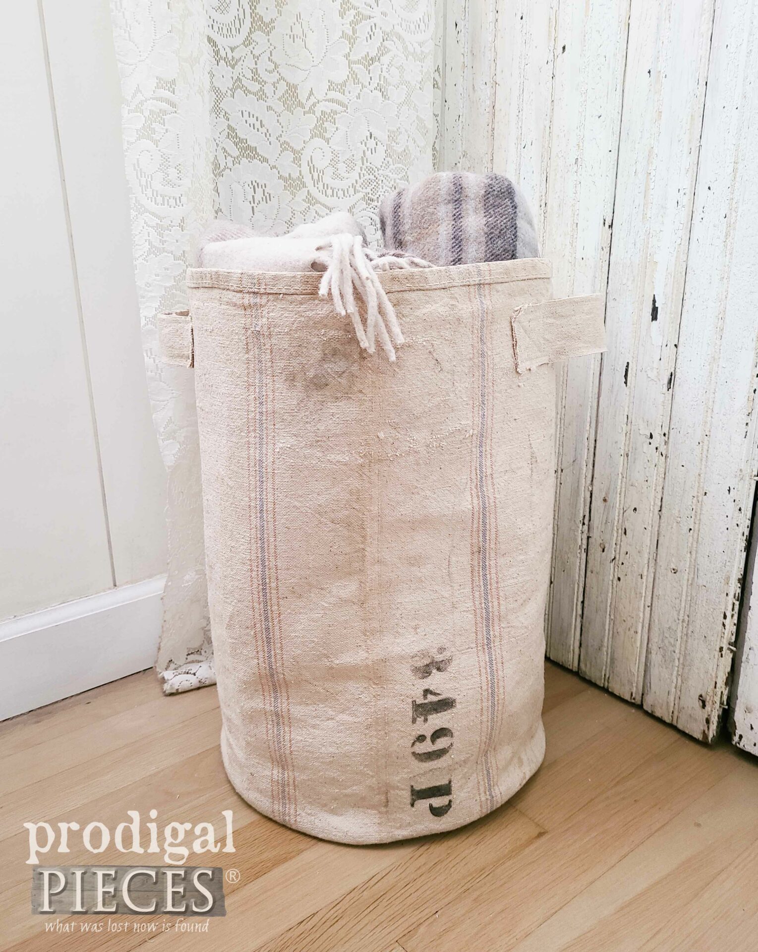 DIY Fabric Bucket from Refashioned Feed Sack by Larissa of Prodigal Pieces | prodigalpieces.com #prodigalpieces #farmhouse #diy #upcycled