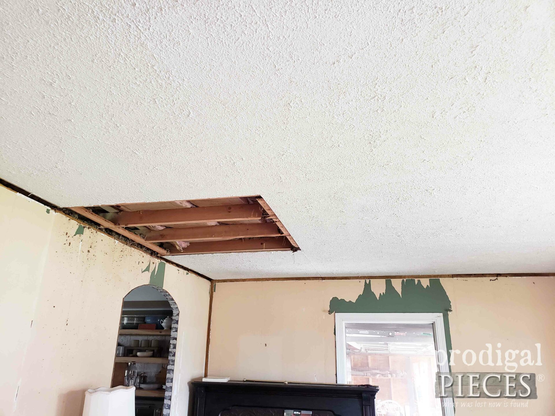 Stippled Living Room Ceiling Take-Down | prodigalpieces.com #prodigalpieces