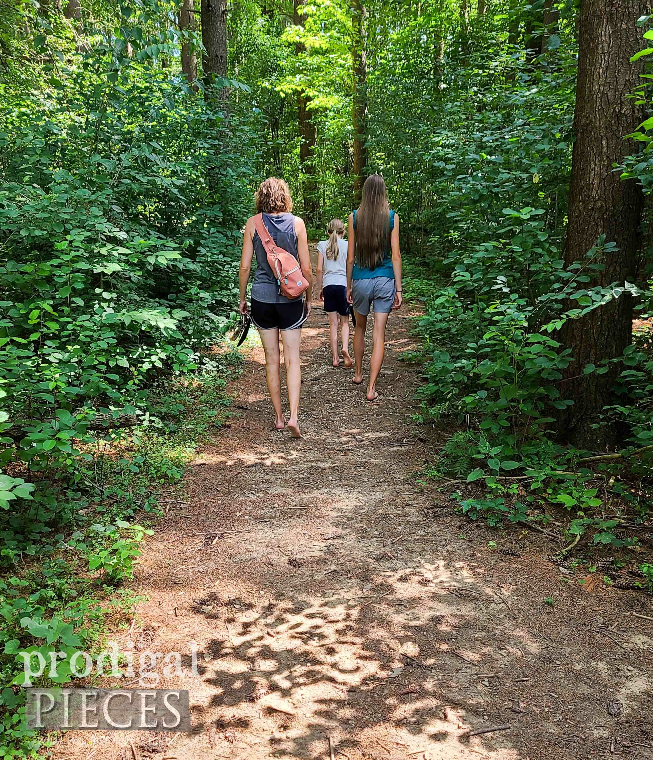 Barefoot Hiking with Larissa of Prodigal Pieces | prodigalpieces.com #prodigalpieces