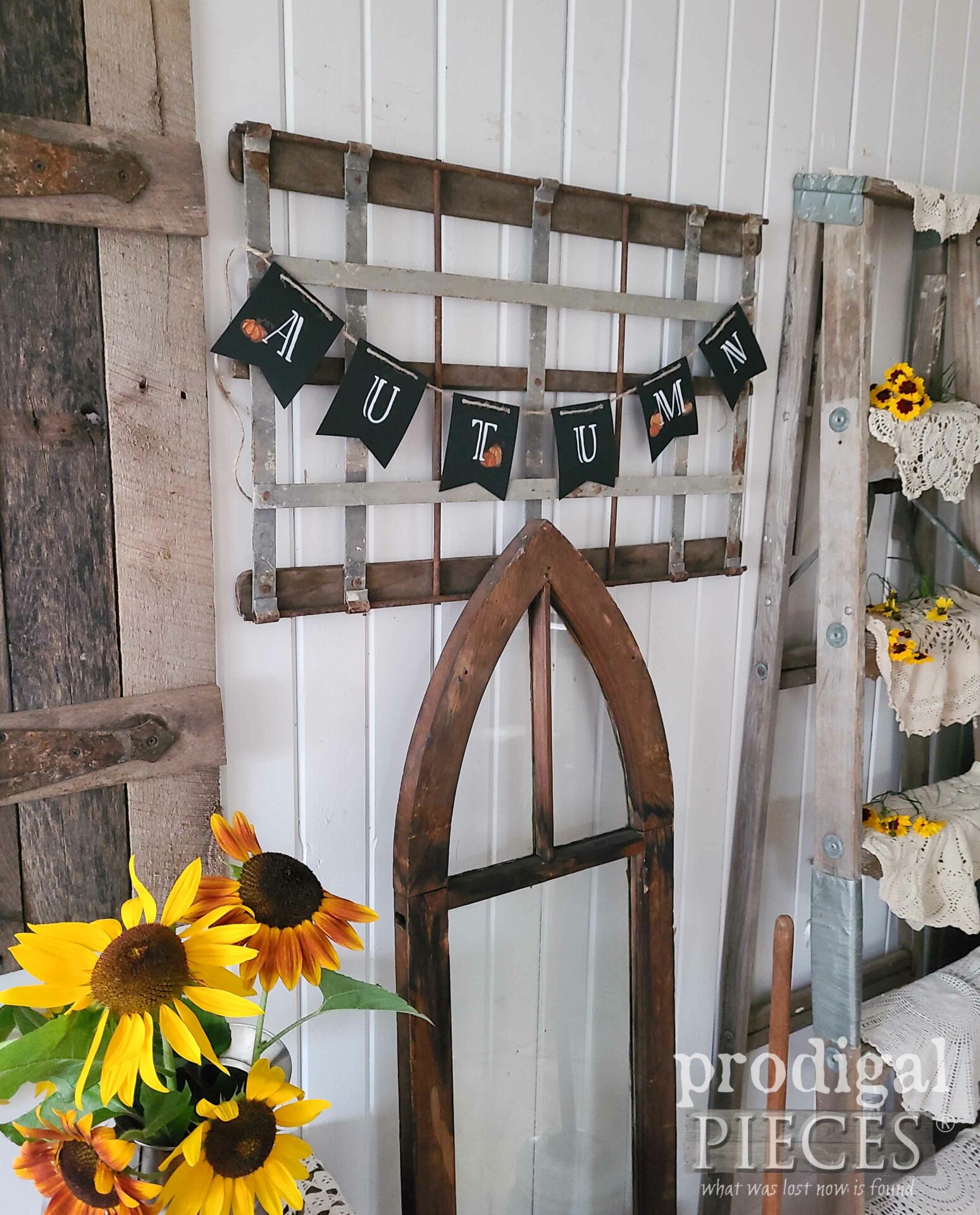 Salvaged Art Farmhouse Fall Sign by Larissa of Prodigal Pieces | prodigalpieces.com #prodigalpieces #reclaimed #diy #salvaged #art