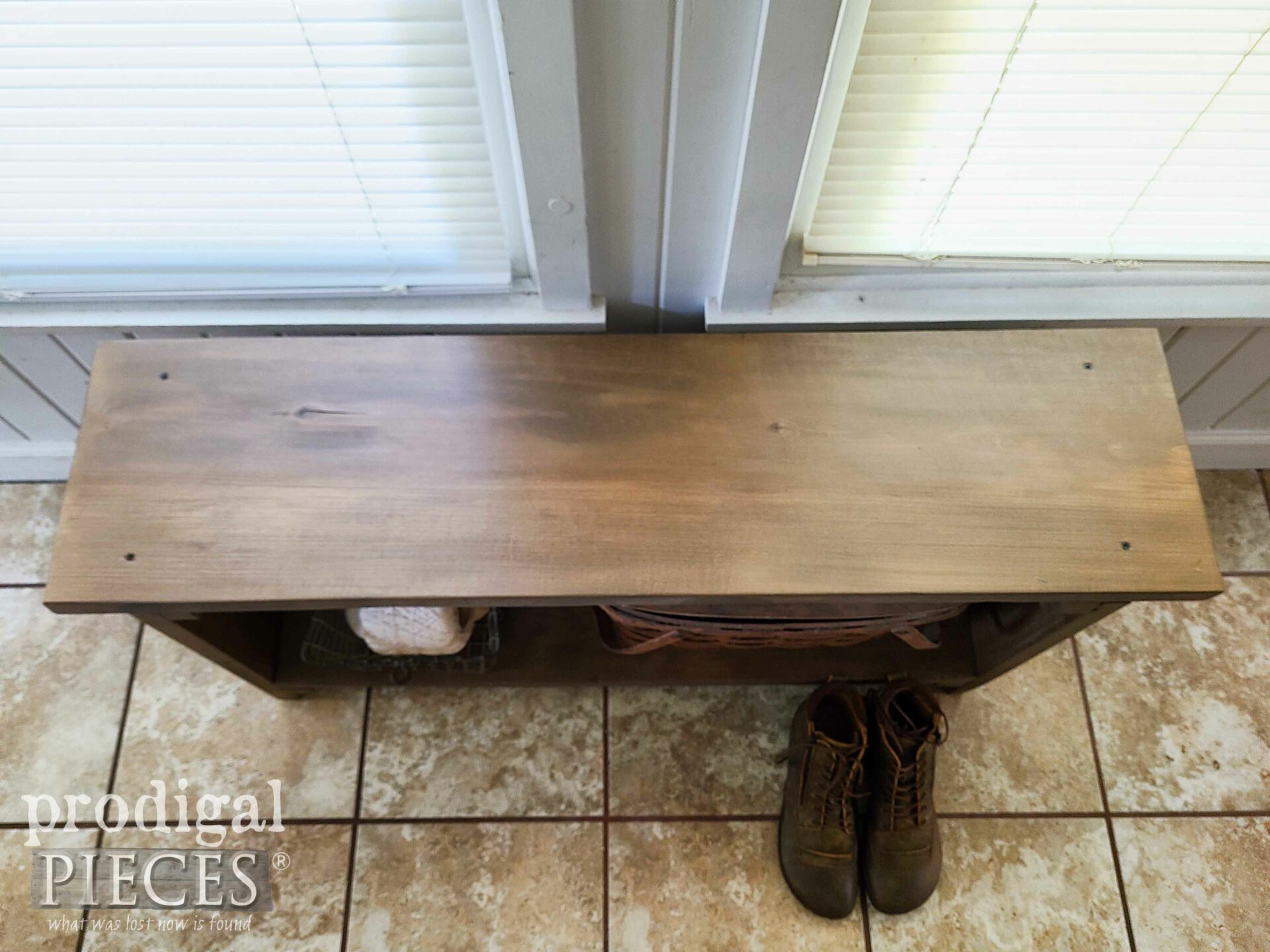 Finished Farmhouse Bench Built by Larissa of Prodigal Pieces | prodigalpieces.com #prodigalpieces