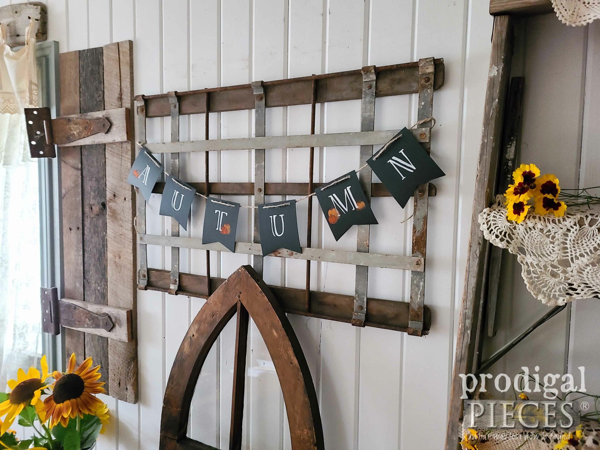 Simple Farmhouse Fall Decor using Salvaged Art by Larissa of Prodigal Pieces | prodigalpieces.com #prodigalpieces #upcycled #diy