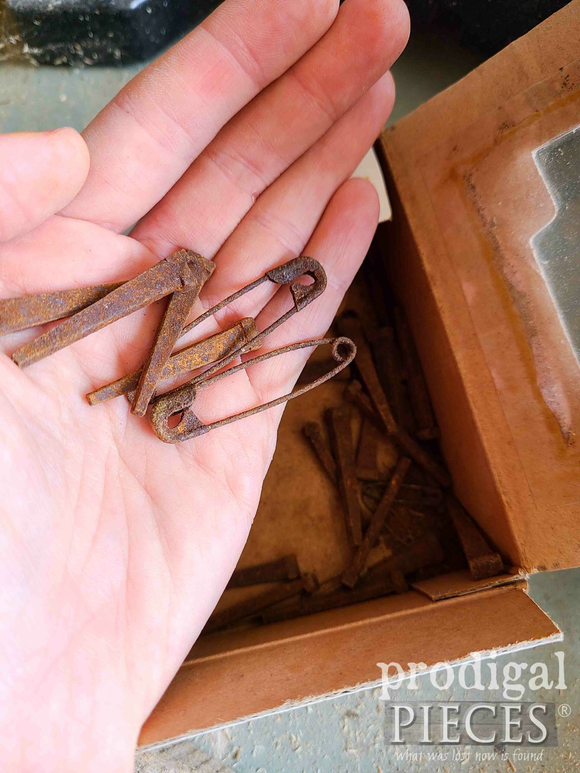 DIY Rusting Recipe for Reclaimed Wood Tote Tutorial by Larissa of Prodigal Pieces | prodigalpieces.com #prodigalpieces