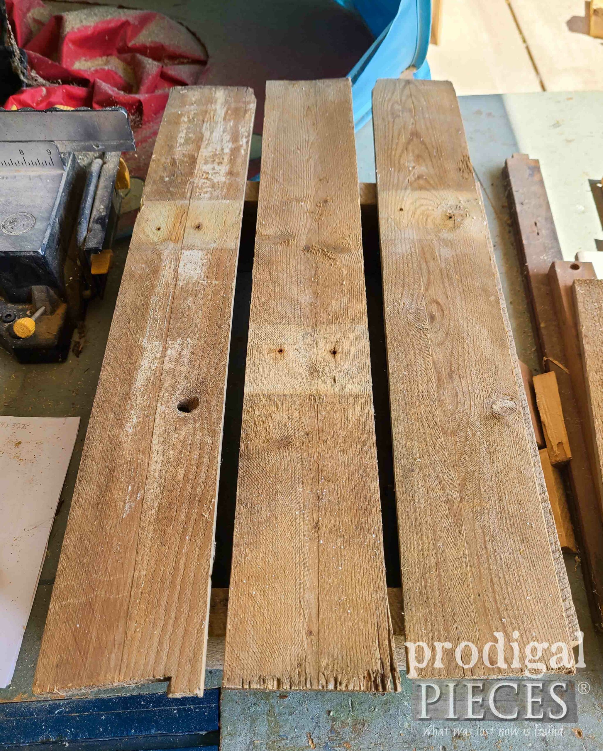 Reclaimed Fence Panels for Tote | prodigalpieces.com #prodigalpieces