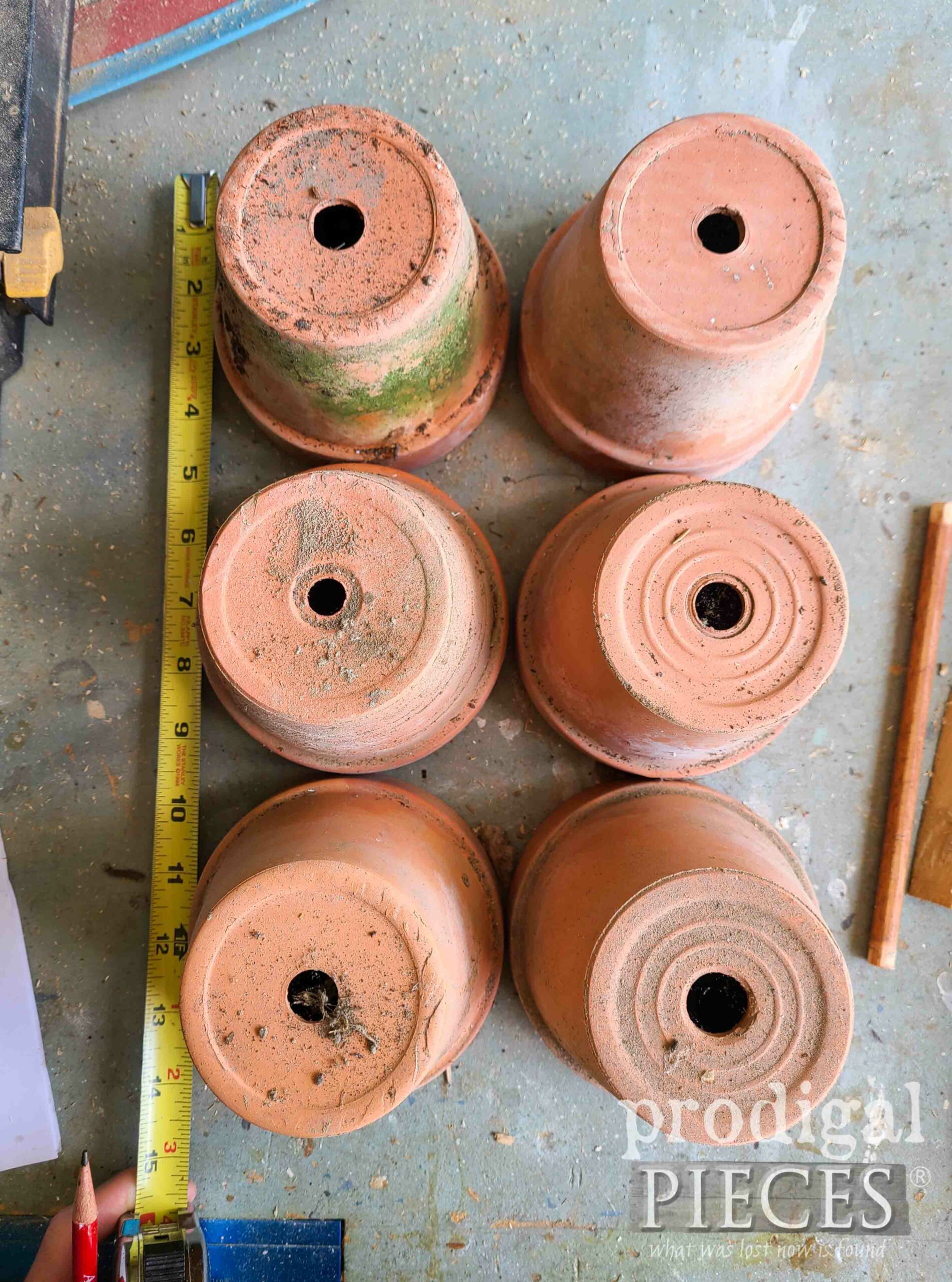 Antique Terra Cotta Pots for Reclaimed Wood Tote | prodigalpieces.com #prodigalpieces