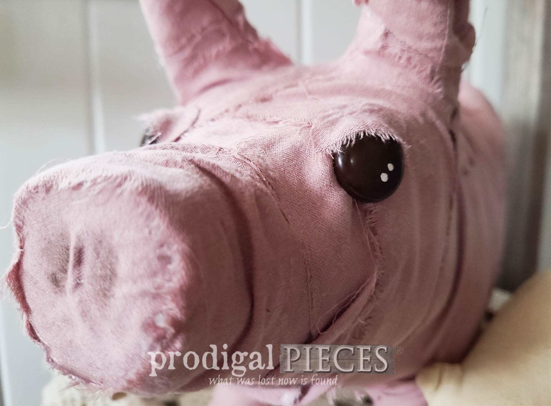Featured Fabric Scraps Pig from Refashioned Bed Sheets by Larissa of Prodigal Pieces | prodigalpieces.com #prodigalpieces