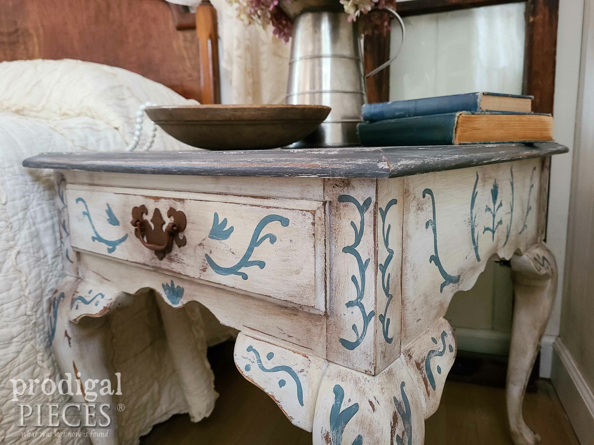 Closeup of Queen Anne Side Table Corner by Larissa of Prodigal Pieces | prodigalpieces.com #prodigalpieces