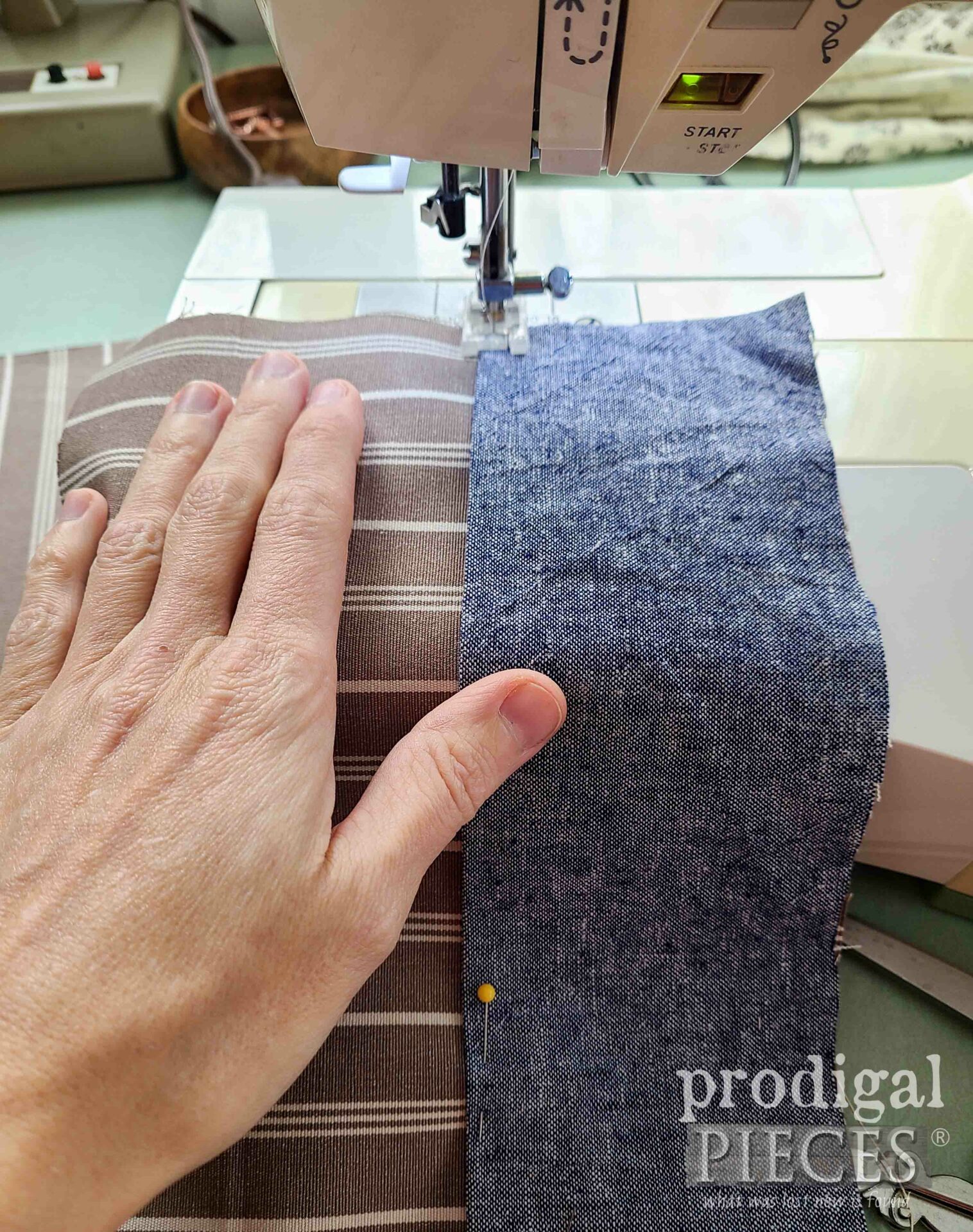 Sewing DIY Freestanding Pouch for Makeup Bag | prodigalpieces.com #prodigalpieces