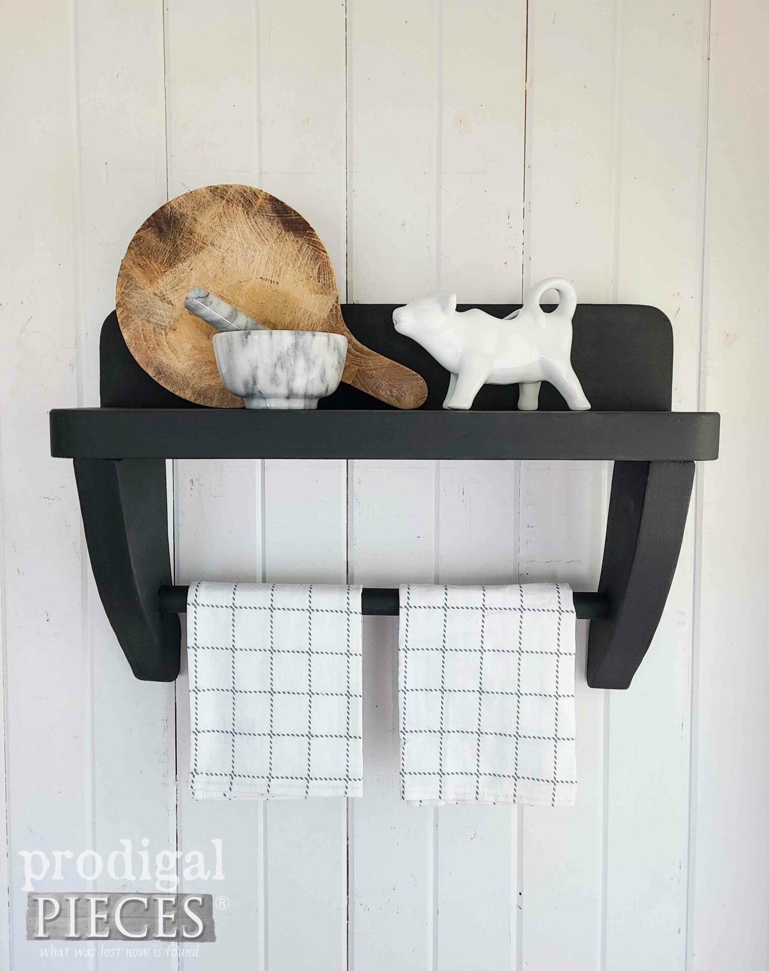DIY Farmhouse Towel Rack from Thrifted Table Upcycled by Larissa of Prodigal Pieces | prodigalpieces.com #prodigalpieces