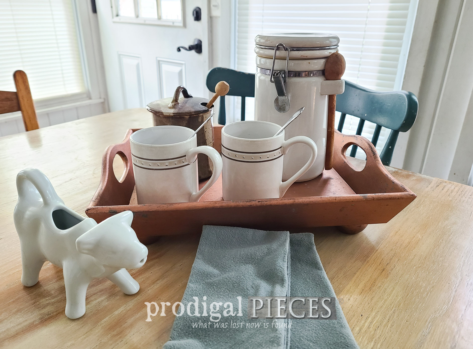 Featued Farmhouse Bowl & Tray Makeover from Thrifted Finds by Larissa of Prodigal Pieces | prodigalpieces.com #prodigalpieces