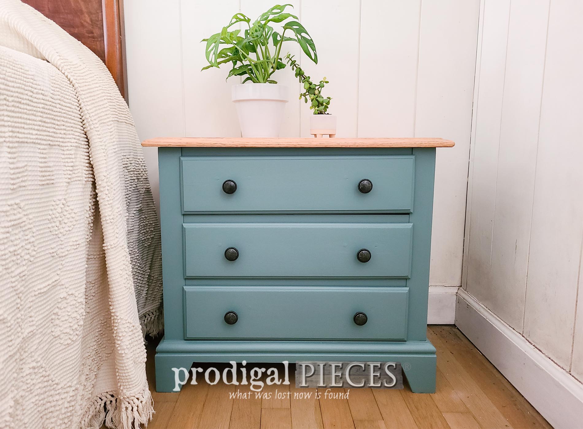 Featured Thrifted Nightstand with Modern Upgrade by Larissa of Prodigal Pieces | prodigalpieces.com #prodigalpieces