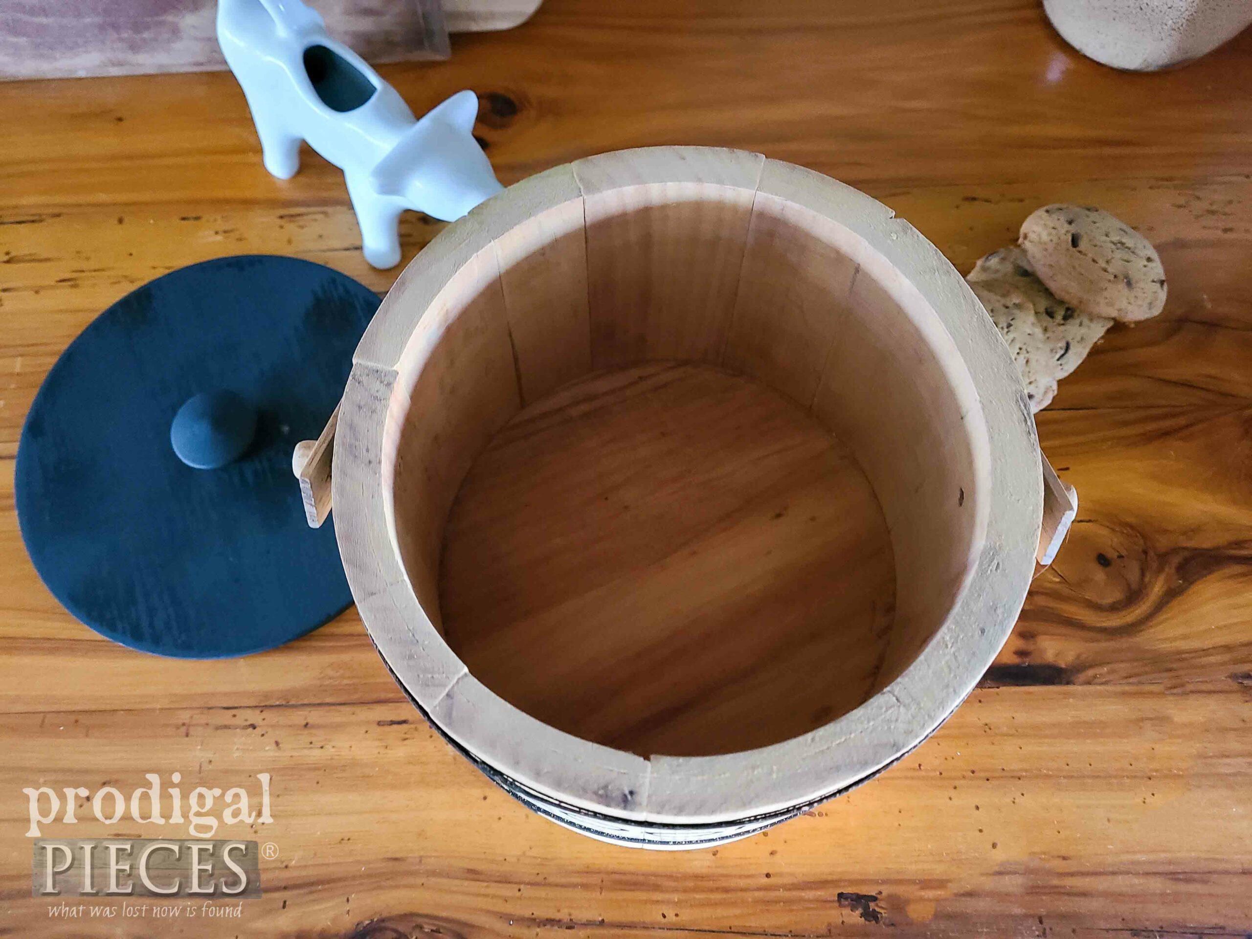 Inside Farmhouse Cookie Jar by Larissa of Prodigal Pieces | prodigalpieces.com #prodigalpieces Inside Farmhouse Cookie Jar by Larissa of Prodigal Pieces | prodigalpieces.com #prodigalpieces