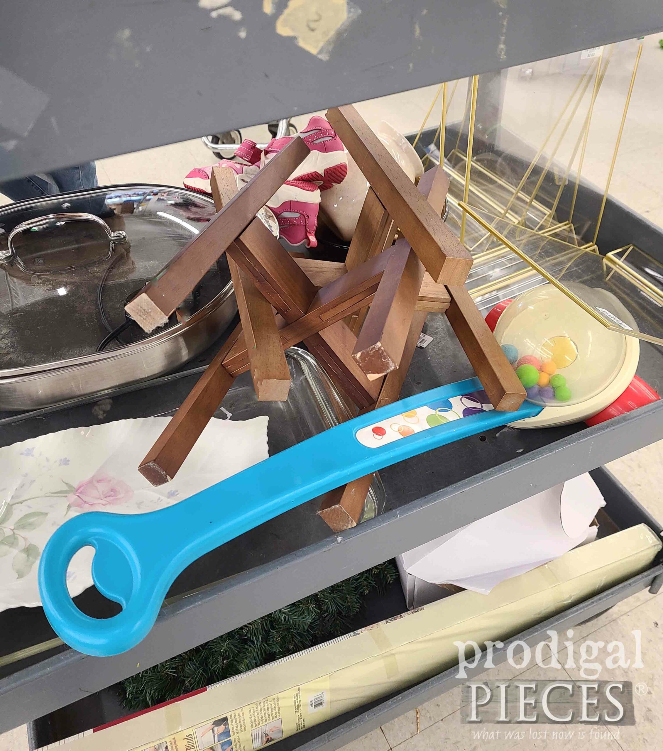 Wooden Plant Stand Before at Thrift Store | prodigalpieces.com #prodigalpieces Wooden Plant Stand Before at Thrift Store | prodigalpieces.com #prodigalpieces