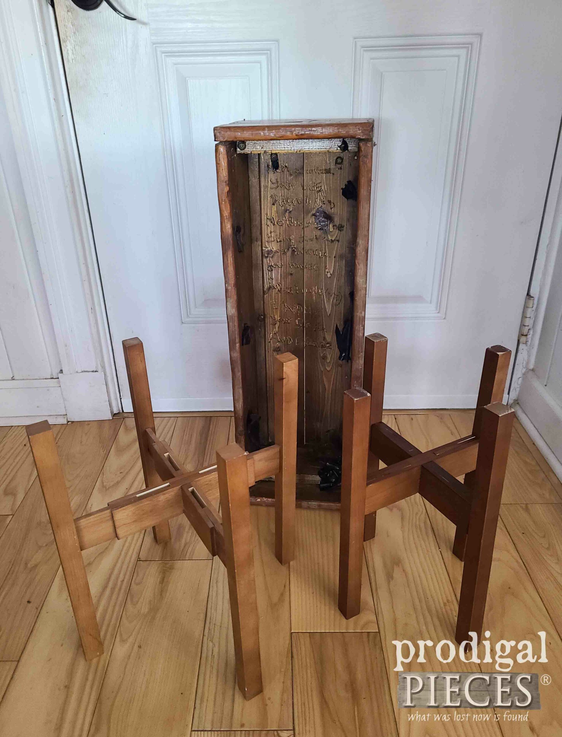 Plant Stand for Thrifted Crate | prodigalpieces.com #prodigalpieces Plant Stand for Thrifted Crate | prodigalpieces.com #prodigalpieces