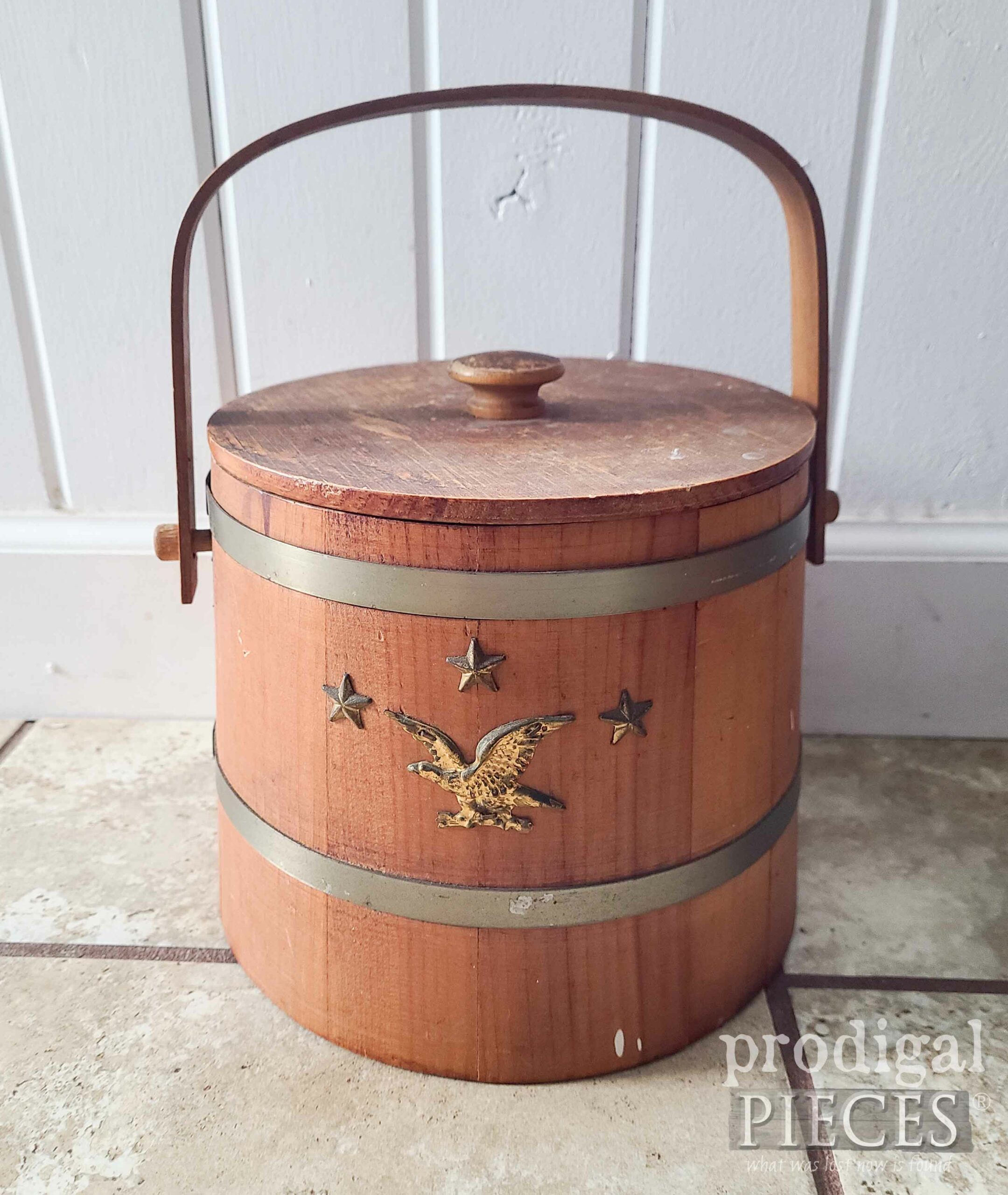 Stars and Eagle Vintage Cookie Barrel | prodigalpieces.com #prodigalpieces Stars and Eagle Vintage Cookie Barrel | prodigalpieces.com #prodigalpieces
