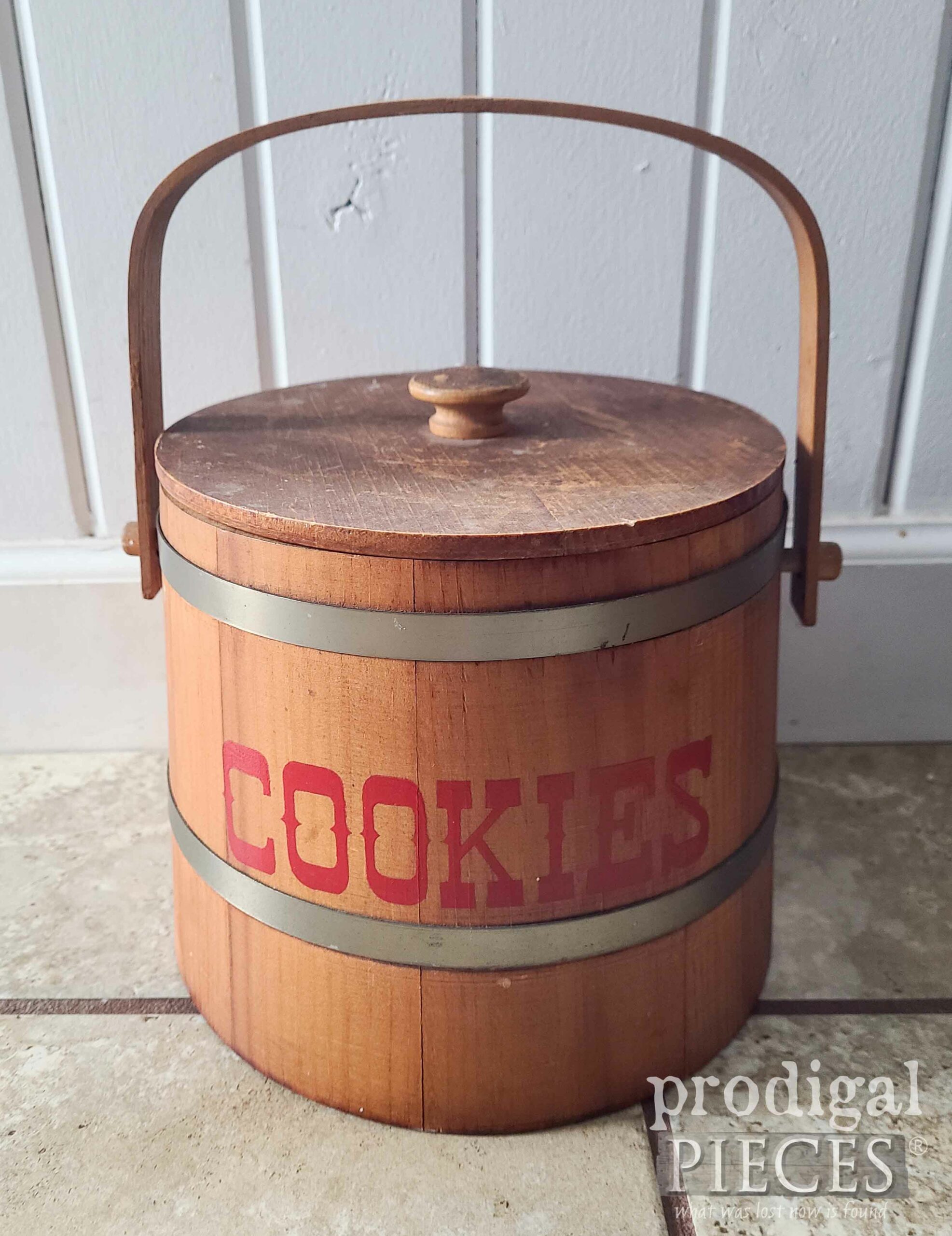 Vintage Cookie Jar Barrel Before | prodigalpieces.com #prodigalpieces Vintage Cookie Jar Barrel Before | prodigalpieces.com #prodigalpieces
