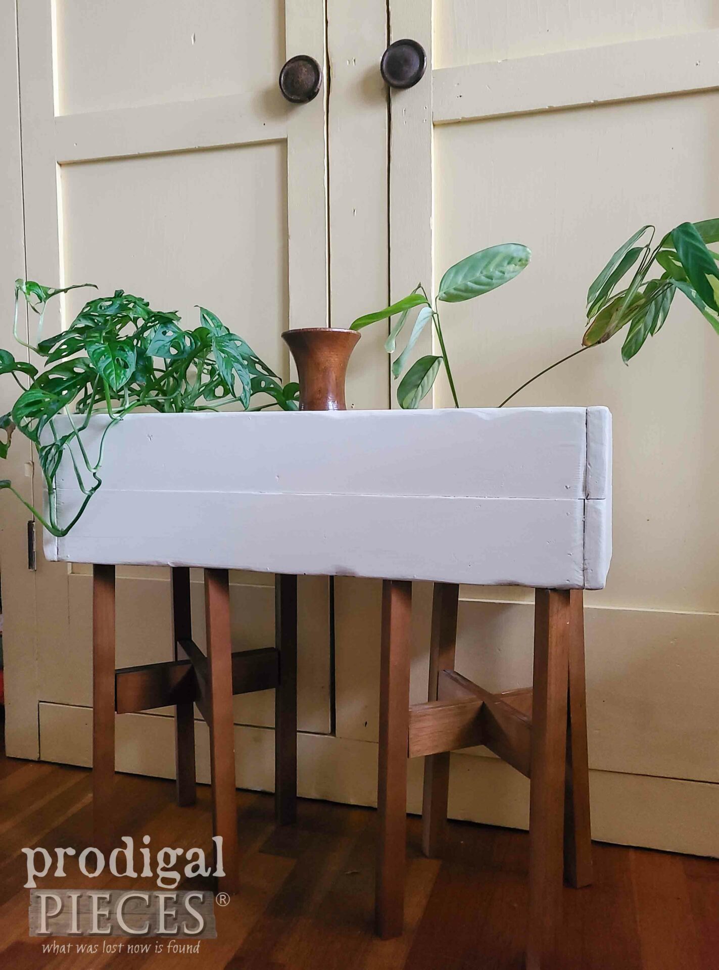 White and Wood Reclaimed Plant Stand by Larissa of Prodigal Pieces | prodigalpieces.com #prodigalpieces White and Wood Reclaimed Plant Stand by Larissa of Prodigal Pieces | prodigalpieces.com #prodigalpieces