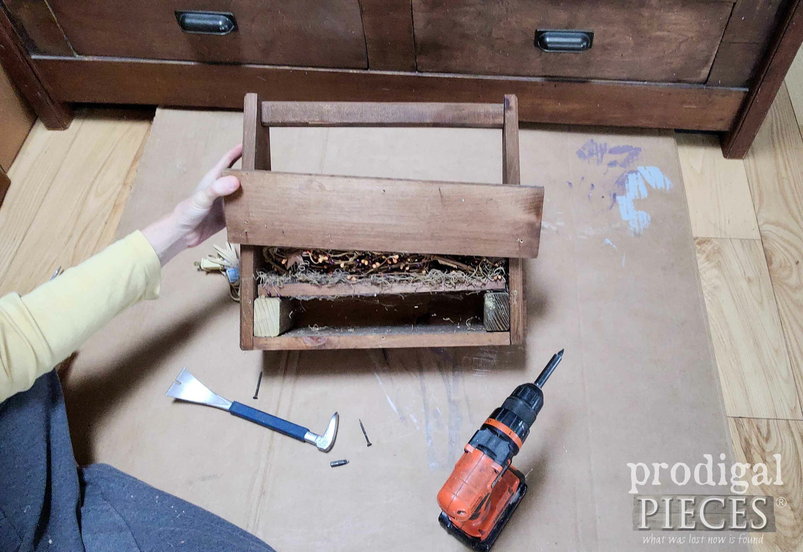 Disassembling Prim Tote | prodigalpieces.com #prodigalpieces Disassembling Prim Tote | prodigalpieces.com #prodigalpieces