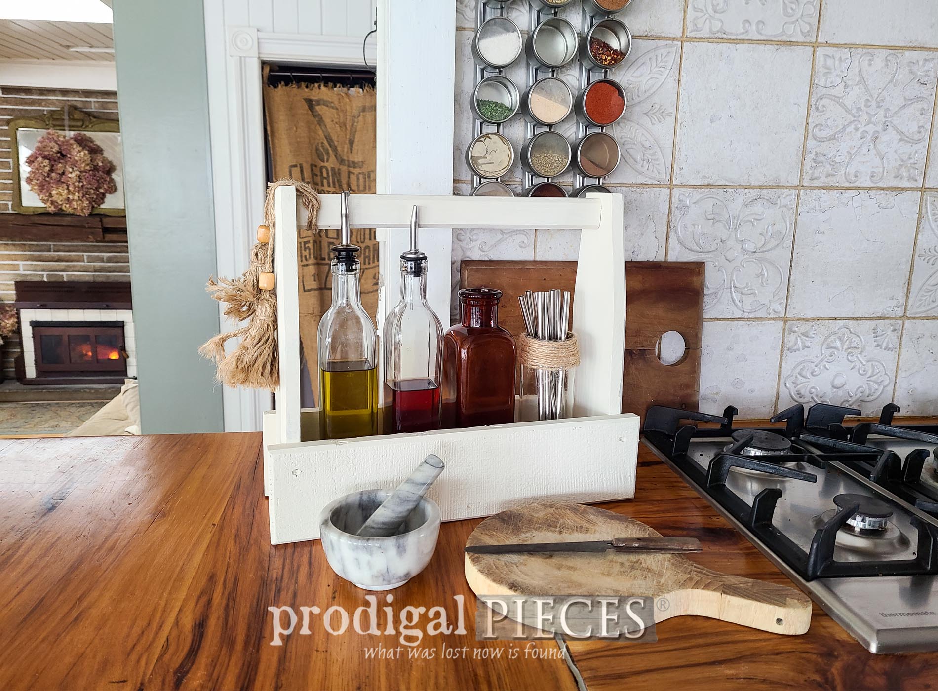 Featured Thrifted Prim Tote Revival by Larissa of Prodigal Pieces | prodigalpieces.com #prodigalpieces