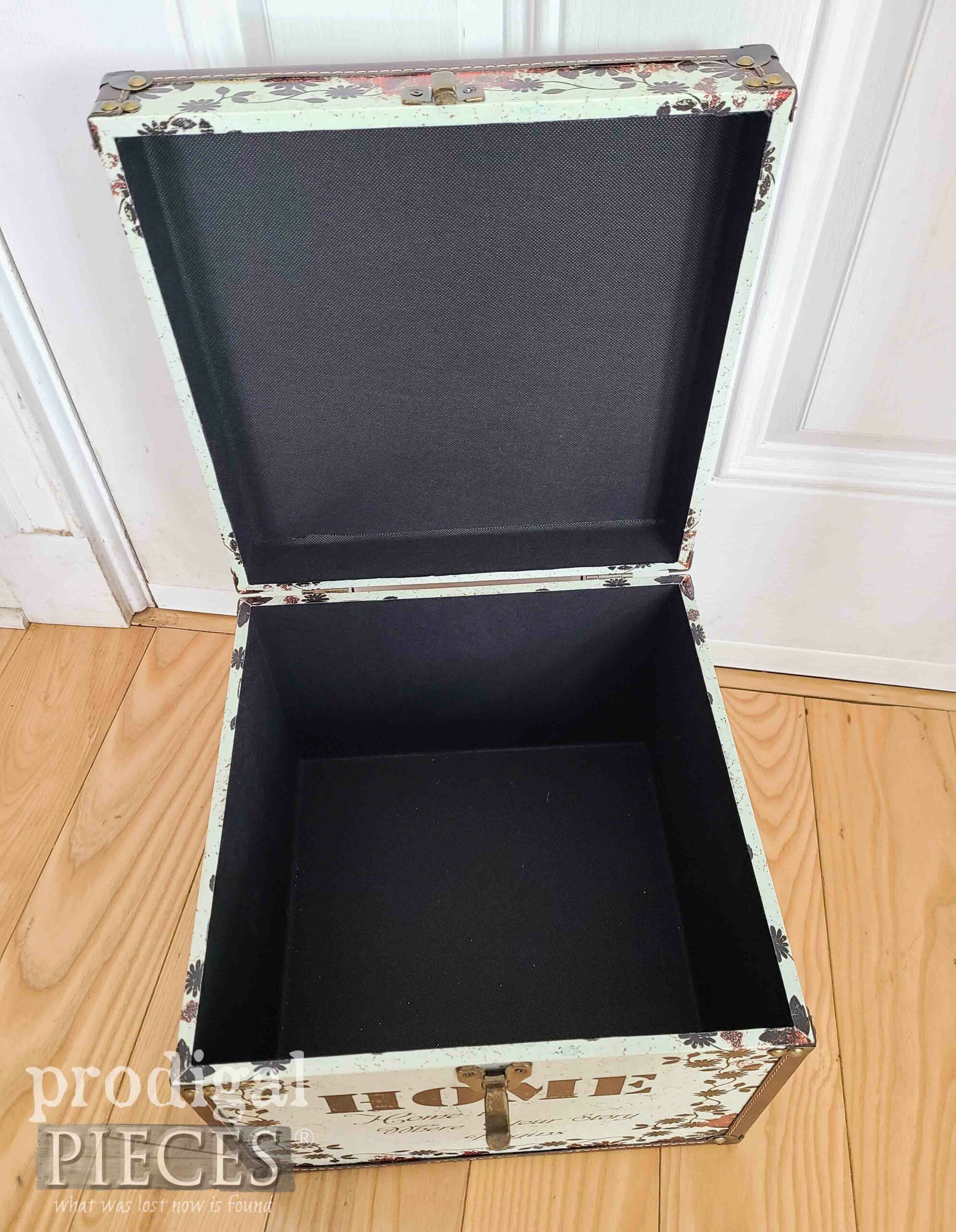 Inside Thrifted Storage Box | prodigalpieces.com #prodigalpieces Inside Thrifted Storage Box | prodigalpieces.com #prodigalpieces