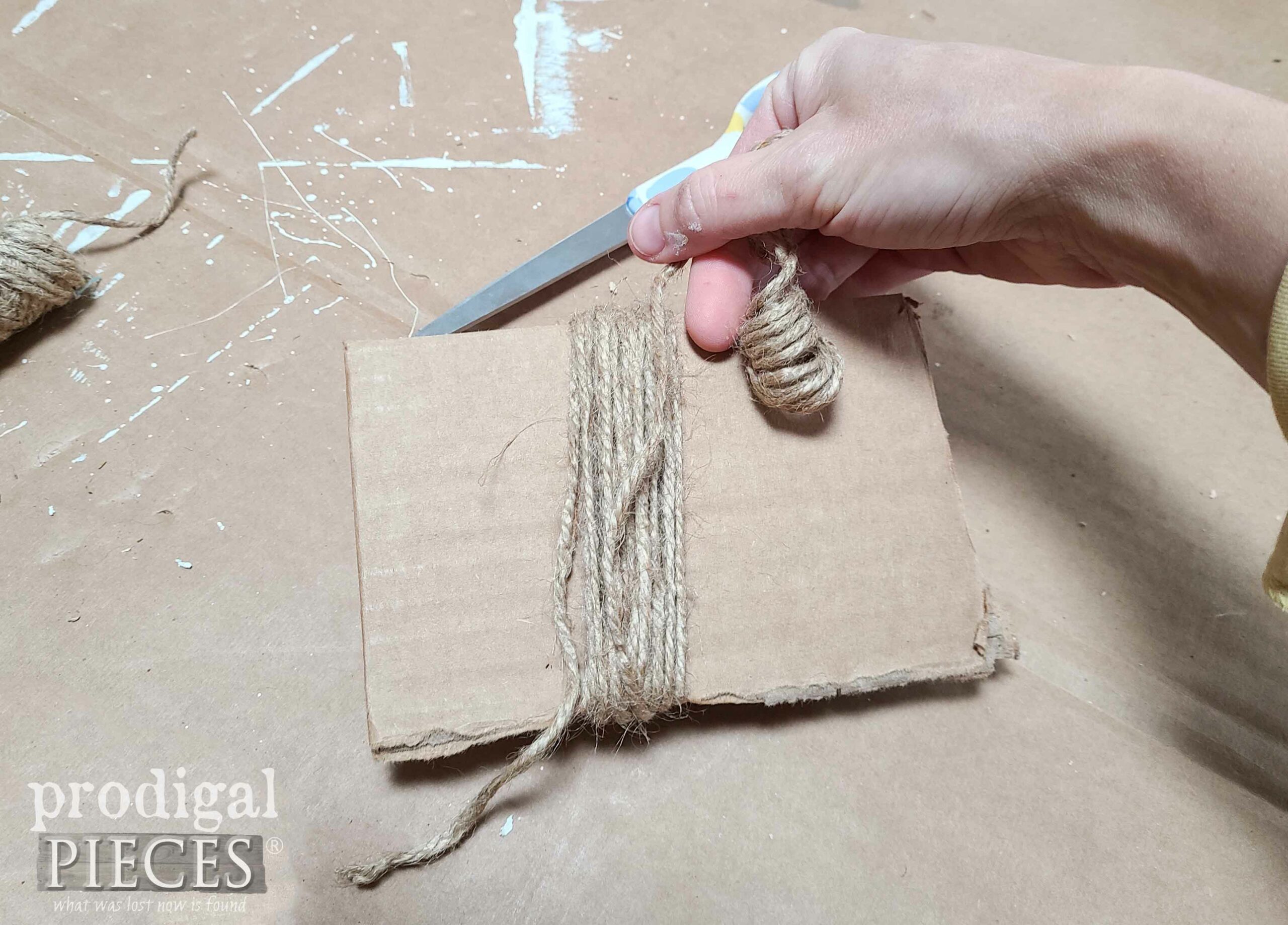 Making DIY Twine Tassels | prodigalpieces.com #prodigalpieces Making DIY Twine Tassels | prodigalpieces.com #prodigalpieces
