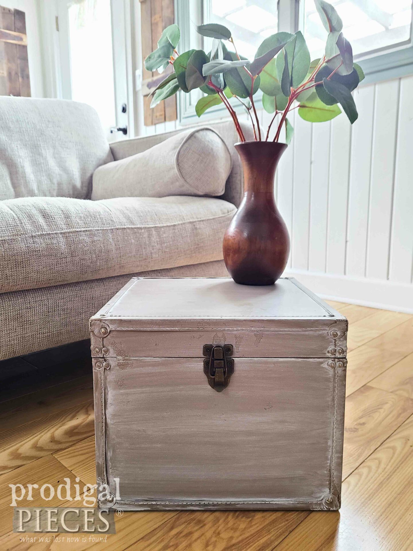 Modern Farmhouse Storage Box Makeover by Larissa of Prodigal Pieces | prodigalpieces.com #prodigalpieces Modern Farmhouse Storage Box Makeover by Larissa of Prodigal Pieces | prodigalpieces.com #prodigalpieces