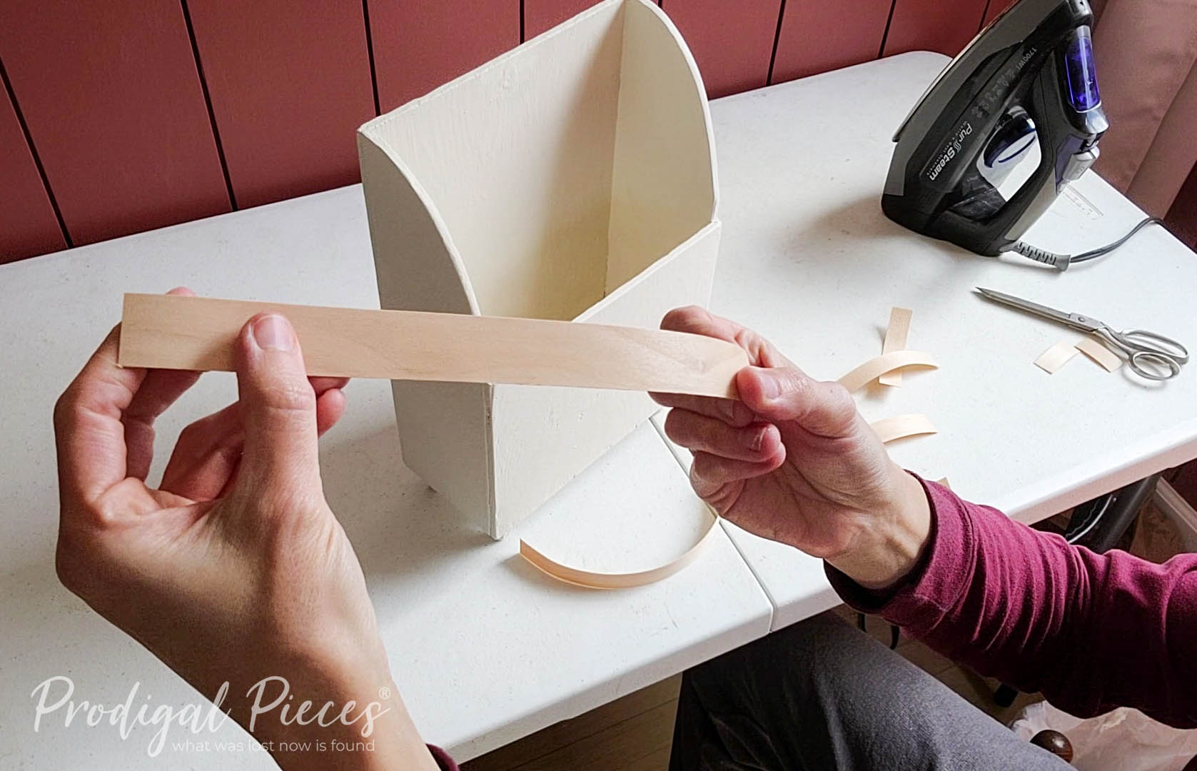 Applying Veneer Strip to Box | prodigalpieces.com #prodigalpieces Applying Veneer Strip to Box | prodigalpieces.com #prodigalpieces