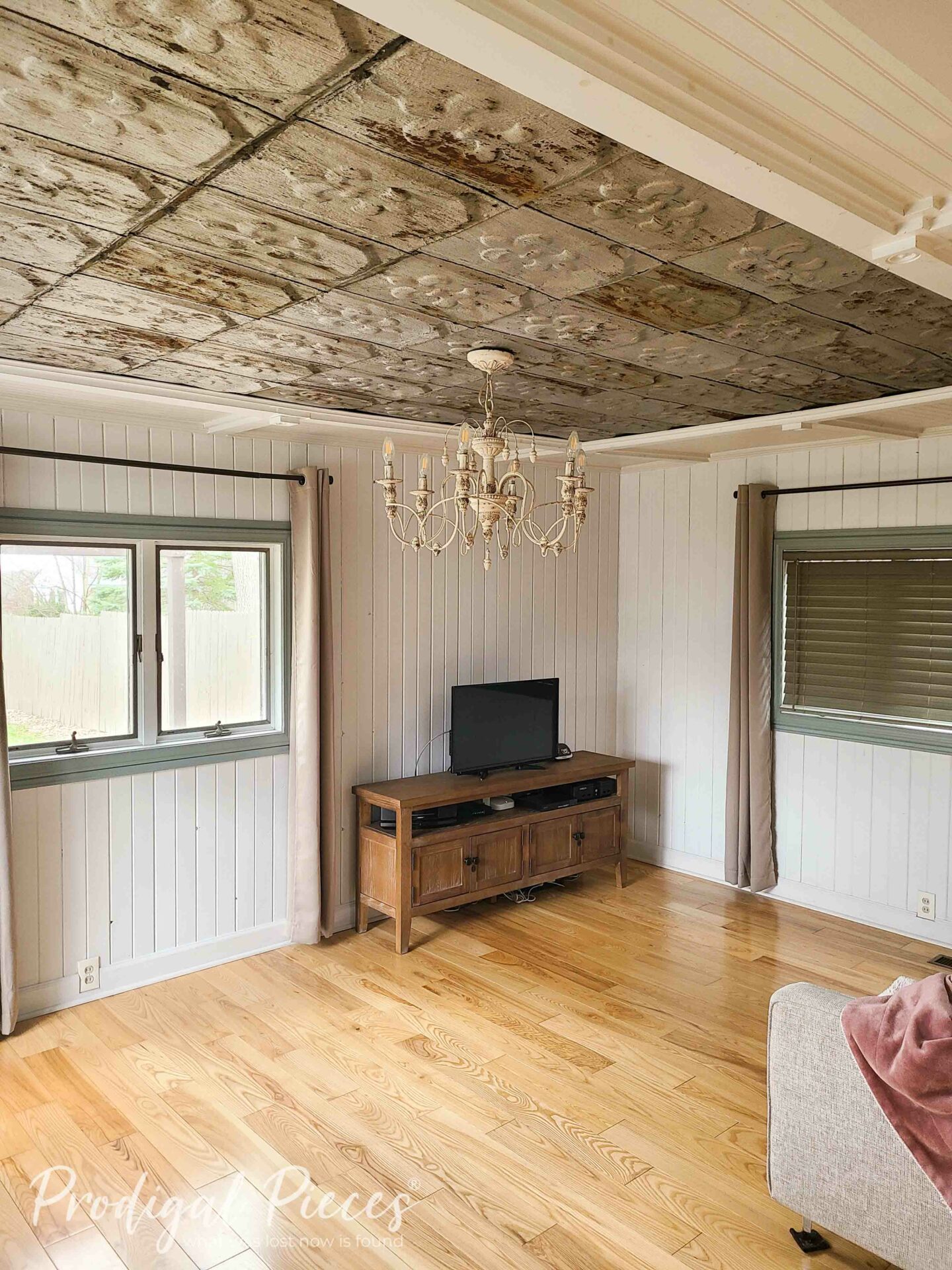 Architectural Salvage Ceiling from Antique Barn Roof Shingles by Larissa of Prodigal Pieces | prodigalpieces.com #prodigalpieces Architectural Salvage Ceiling from Antique Barn Roof Shingles by Larissa of Prodigal Pieces | prodigalpieces.com #prodigalpieces