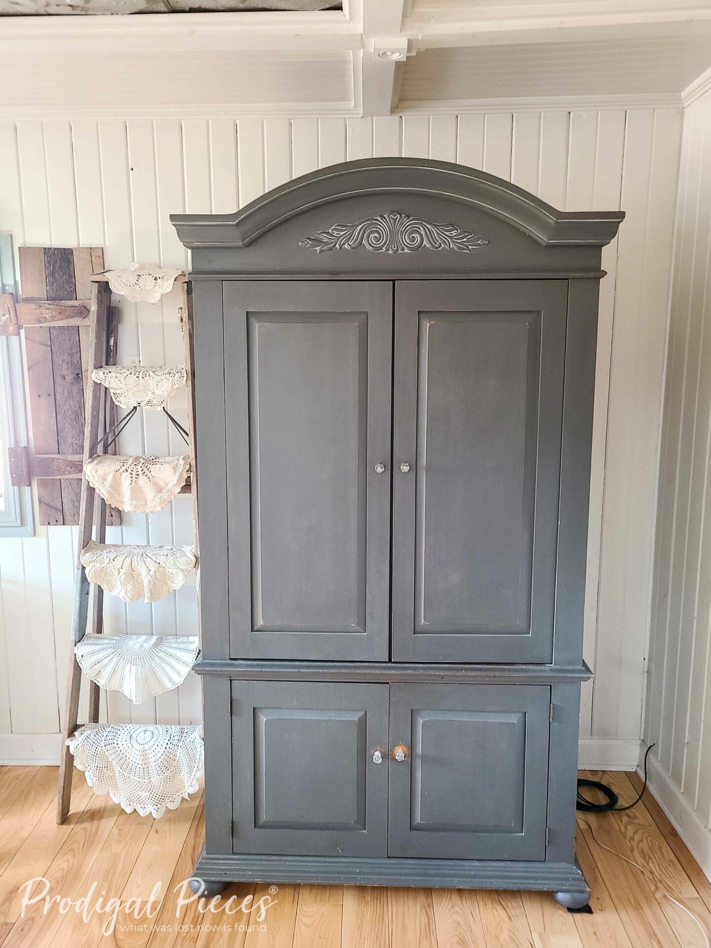 Vintage Thomasville Entertainment Center | prodigalpieces.com #prodigalpieces Vintage Thomasville Entertainment Center | prodigalpieces.com #prodigalpieces